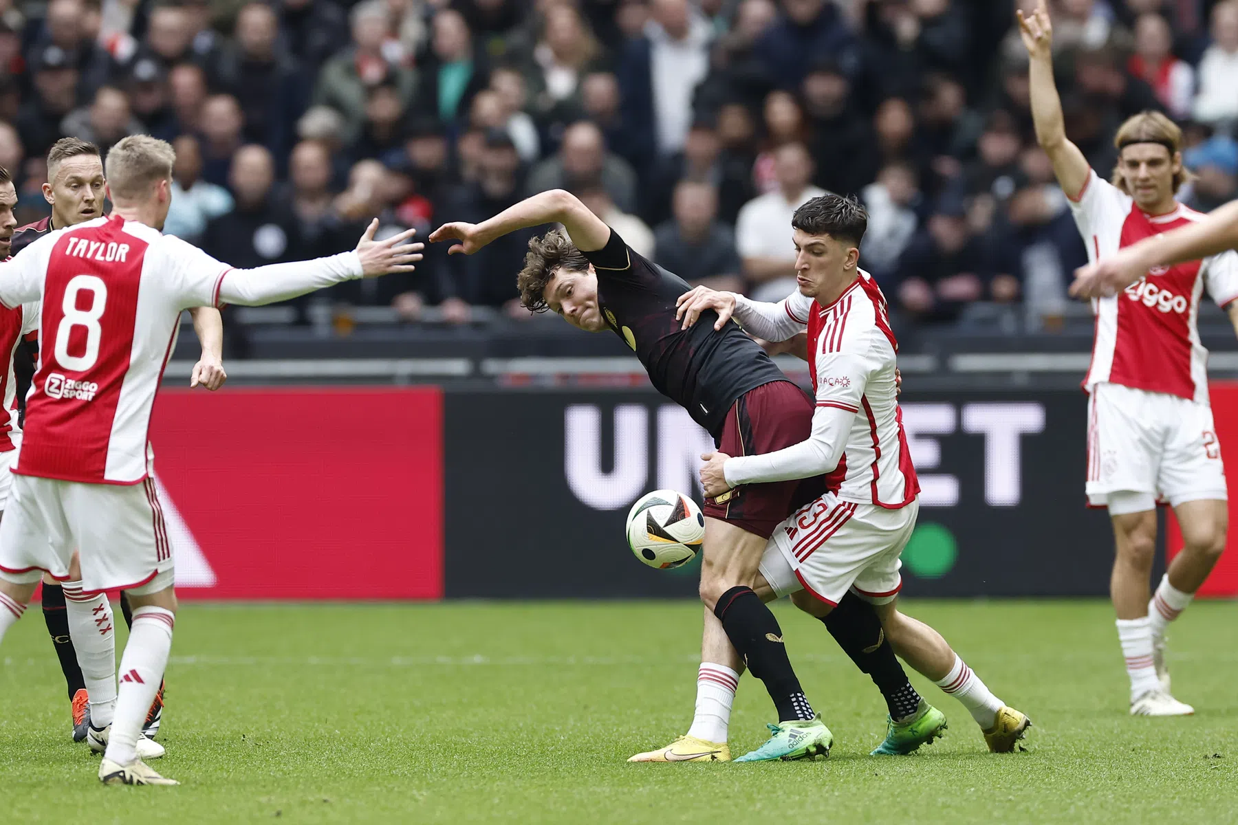 Kaplan maakt indruk bij Ajax: 'Nog geen Frank de Boer, wel een verademing'