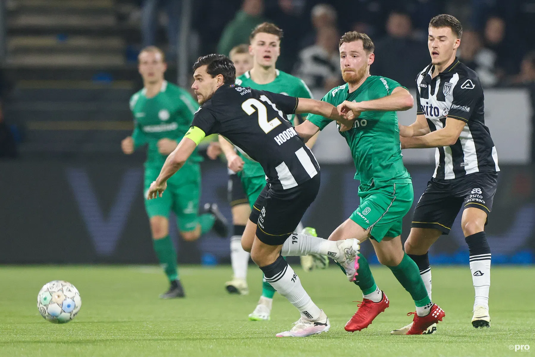 Almere City laat Heracles zich terugvechten na rode kaart