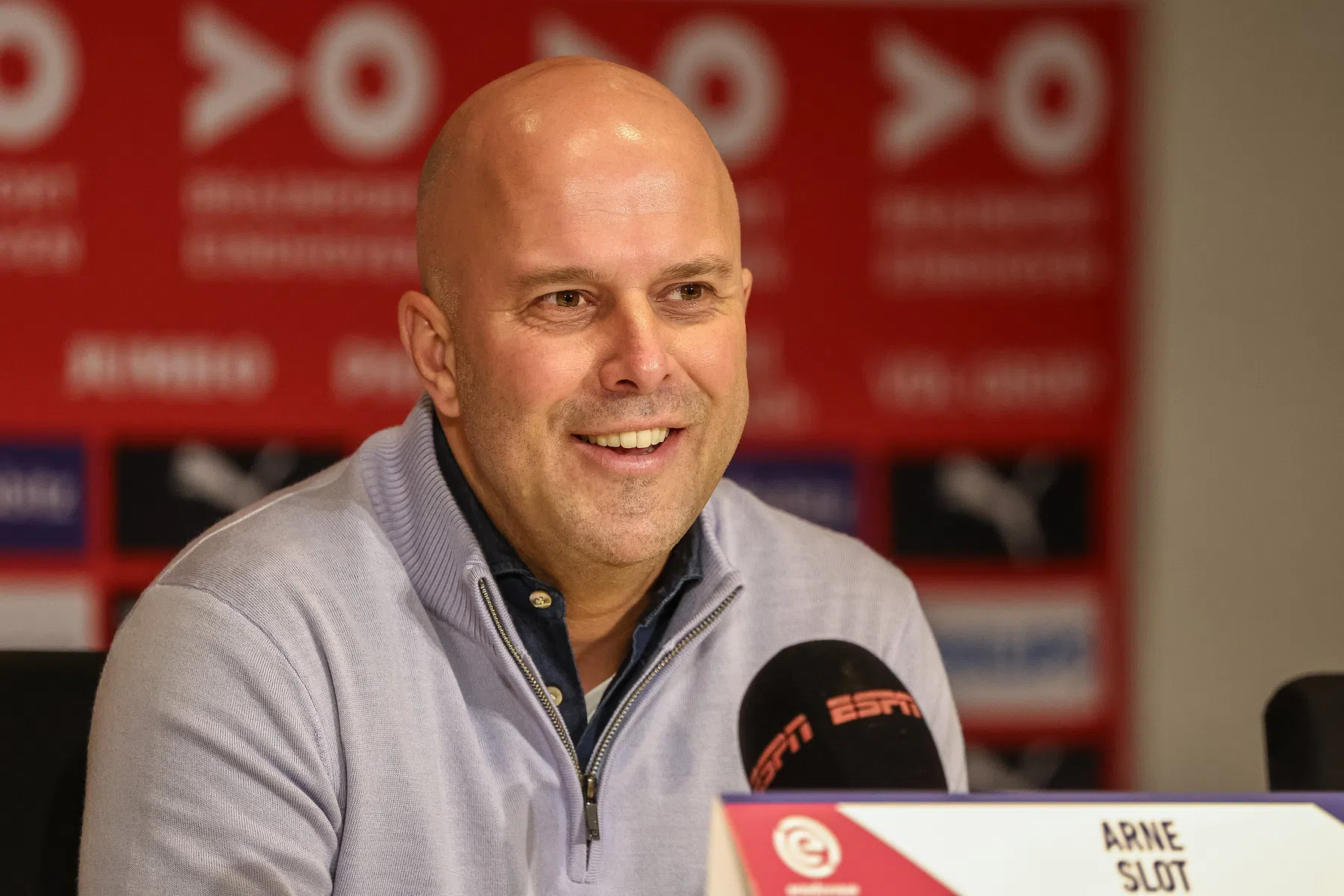 Slot roemt Minteh en moet lachen om link met Bayern München