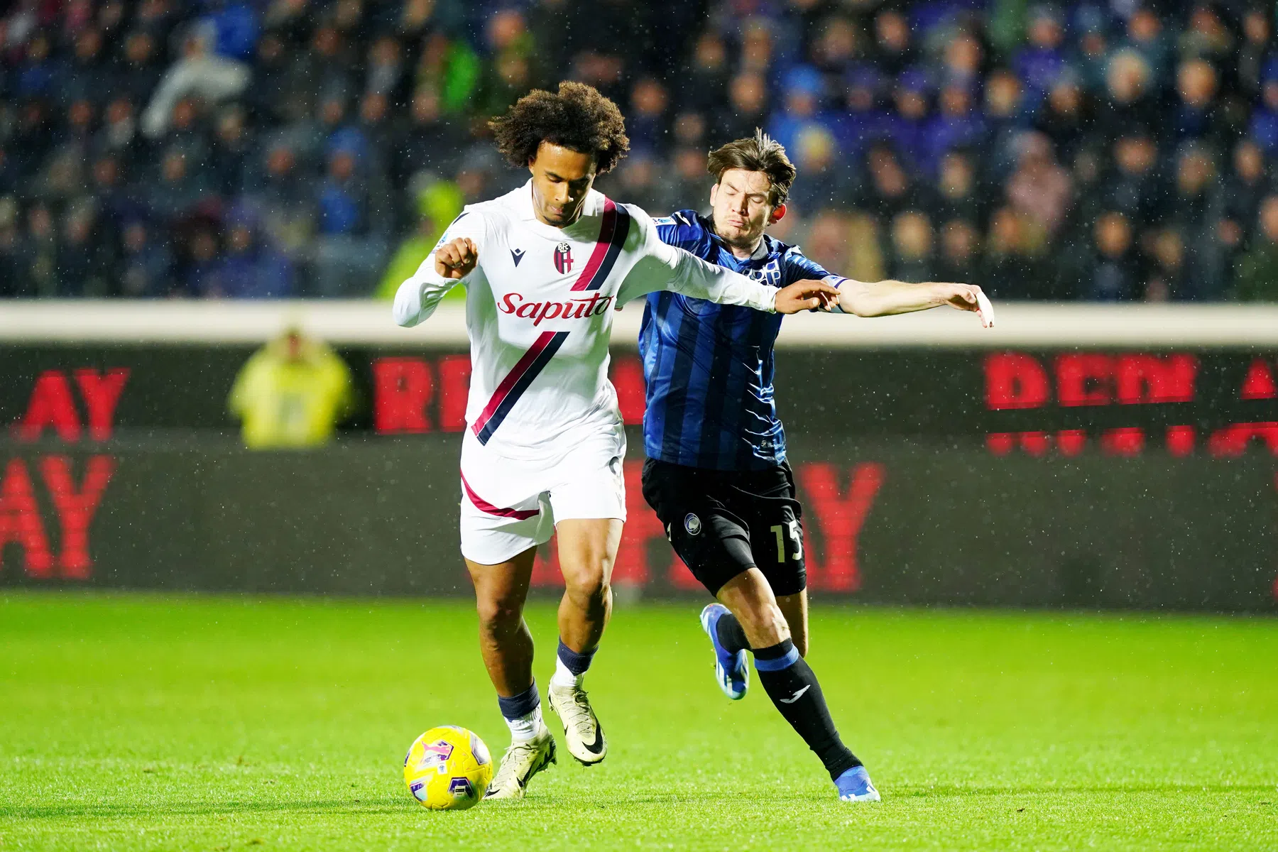 Zirkzee klopt landgenoten en houdt Champions League-droom springlevend