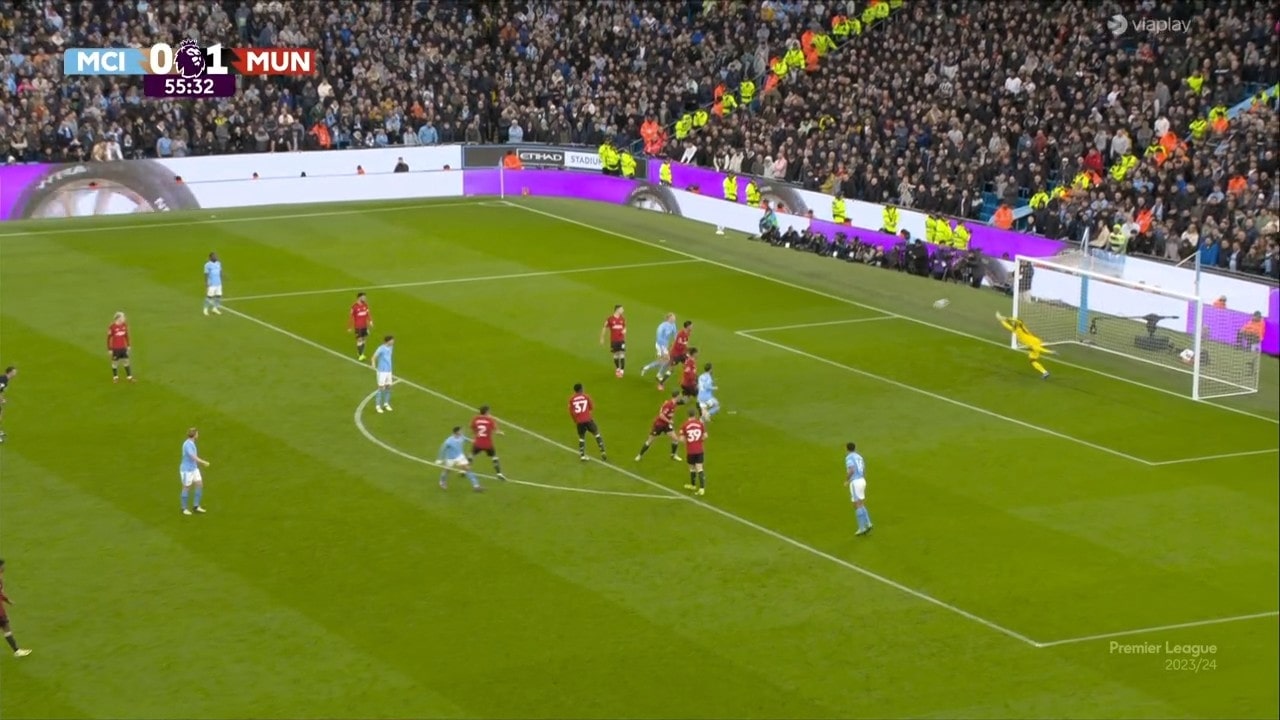 City vereffent rekening met United: Foden vuurt heerlijk raak