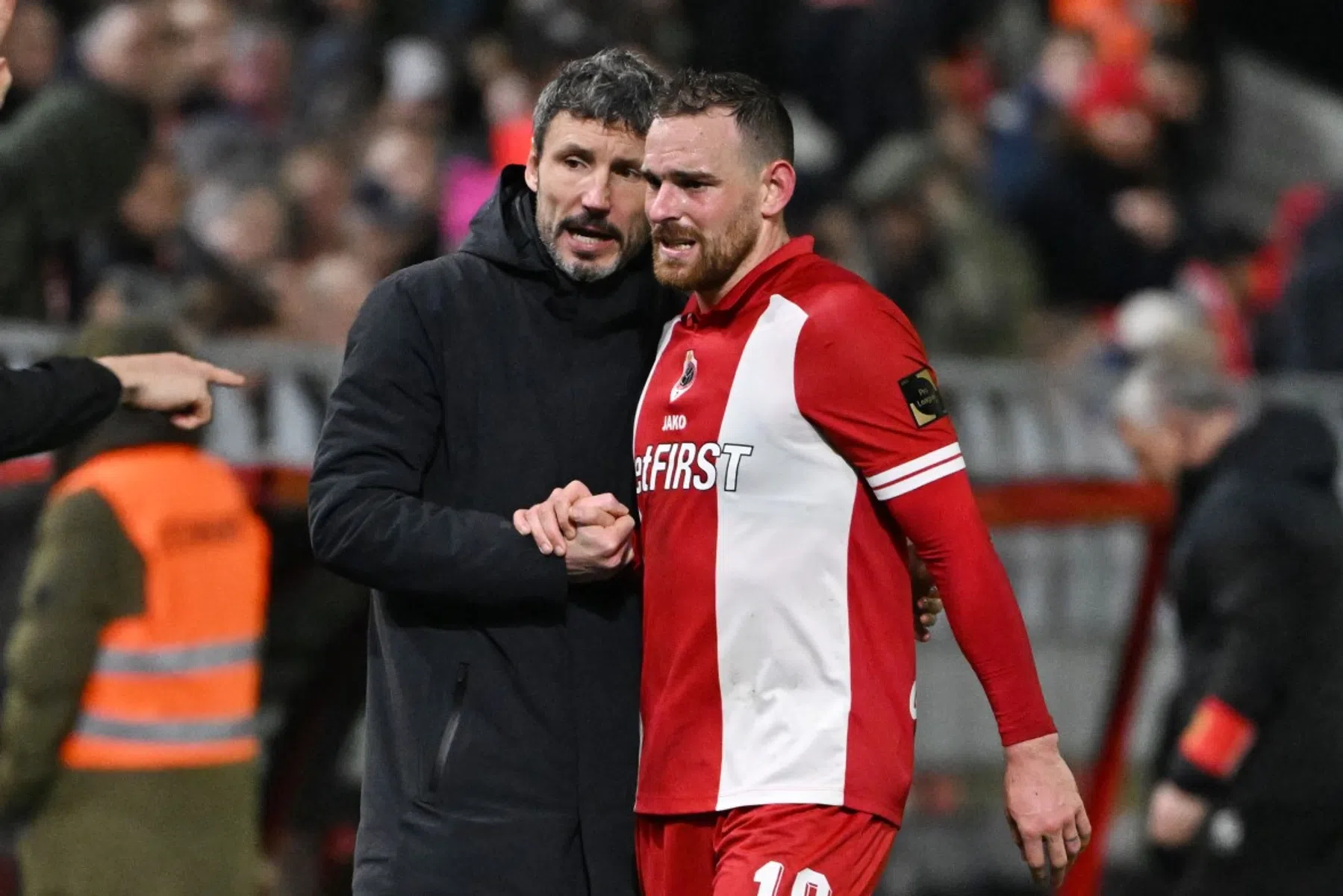 Van Bommel geniet van Ejuke, ook 'spelmaker' Janssen maakt indruk