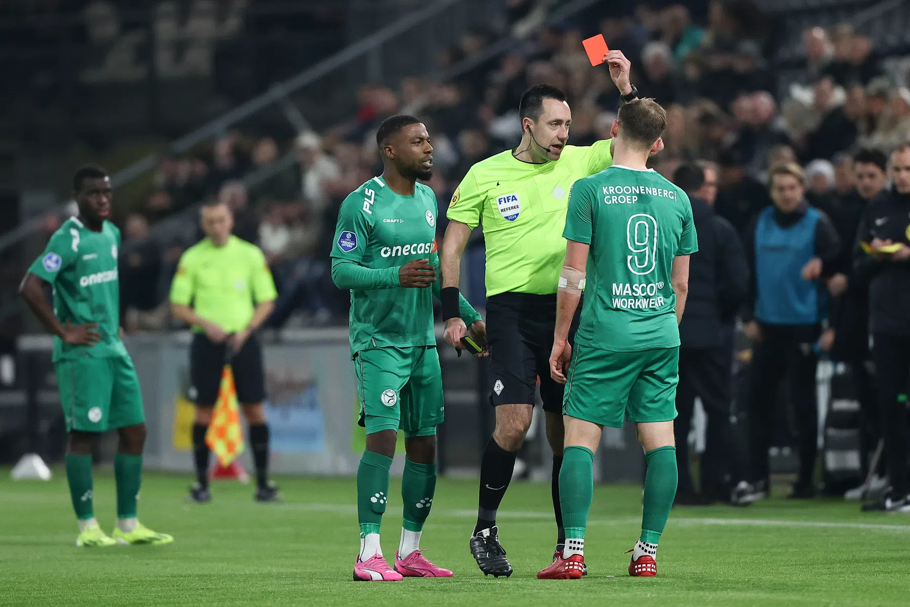 Almere City opvallend mild na rode kaart: 'Scheids zijn is niet makkelijk'