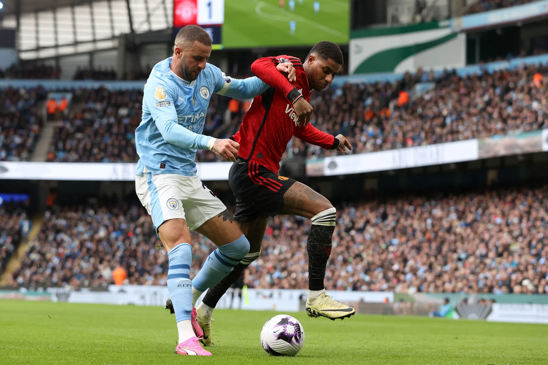 Geen bijval voor Ten Hag, maar kritiek op Rashford: 'Waarom blijft hij liggen?'