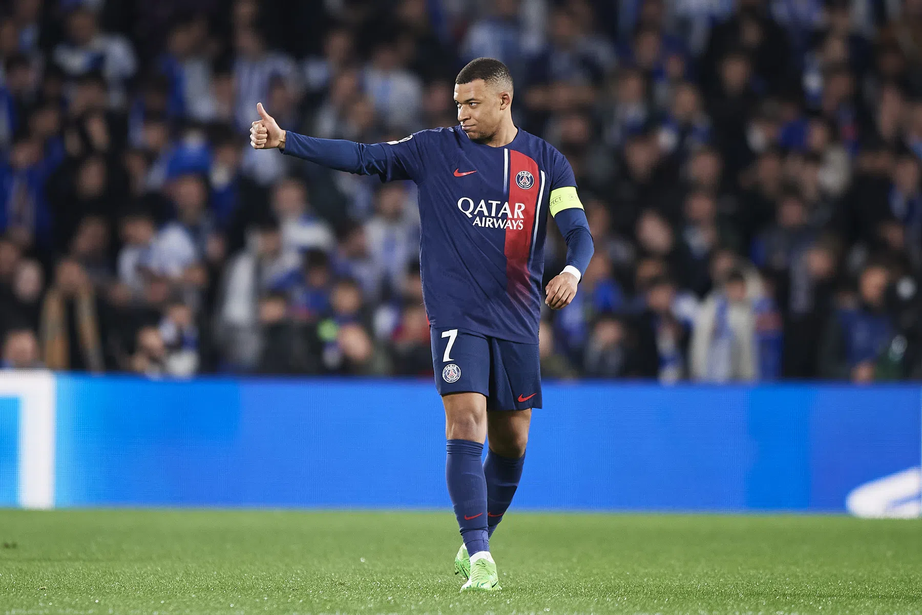 Vertrekkende Mbappé toont zijn klasse bij zege op Real Sociedad