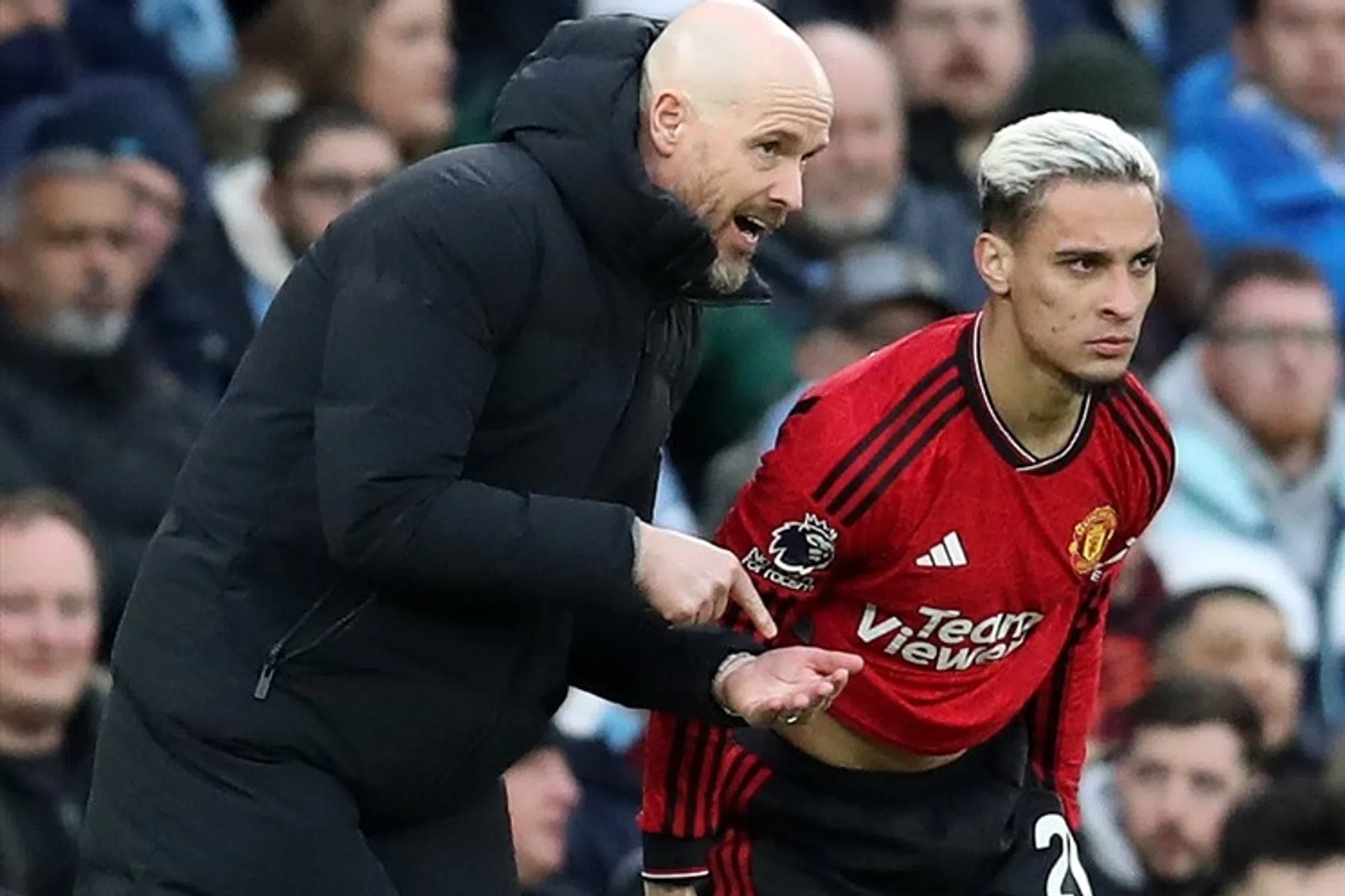 Ten Hag blijft Antony verdedigen: 'Het is gewoon gênant'