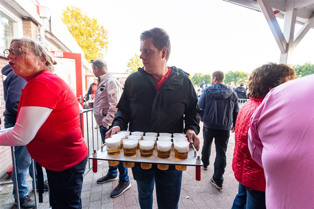 Zoveel verdienen Ajax, Feyenoord en PSV per supporter