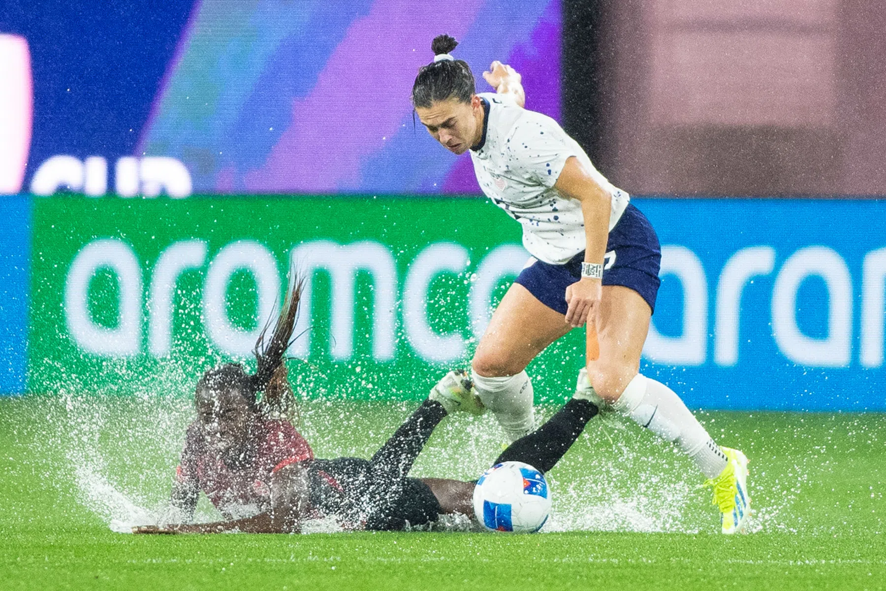 Waterballet ten top: Amerikaanse en Canadese vrouwen spelen duel gewoon uit