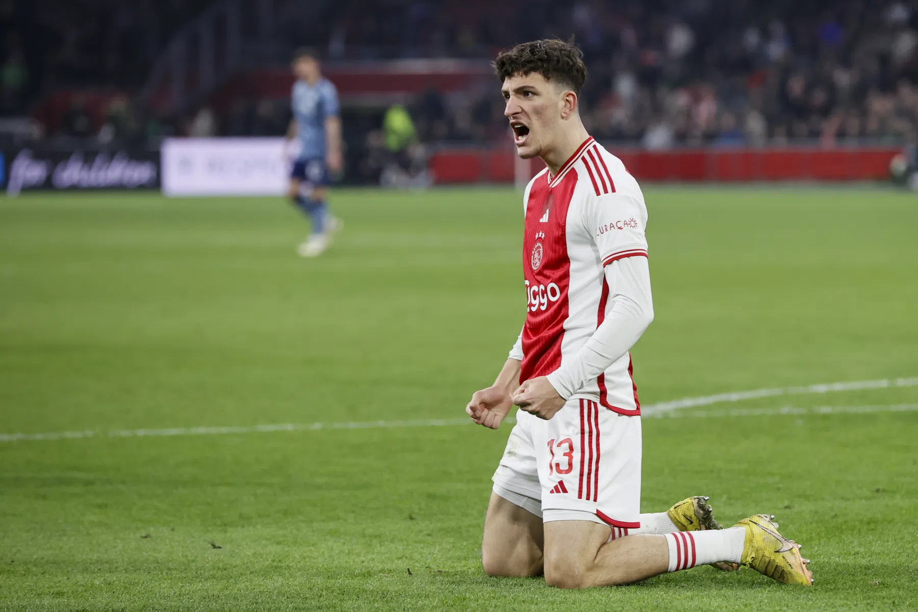 Kaplan geprezen na Europees debuut voor Ajax: 'Hij is van een ander niveau'