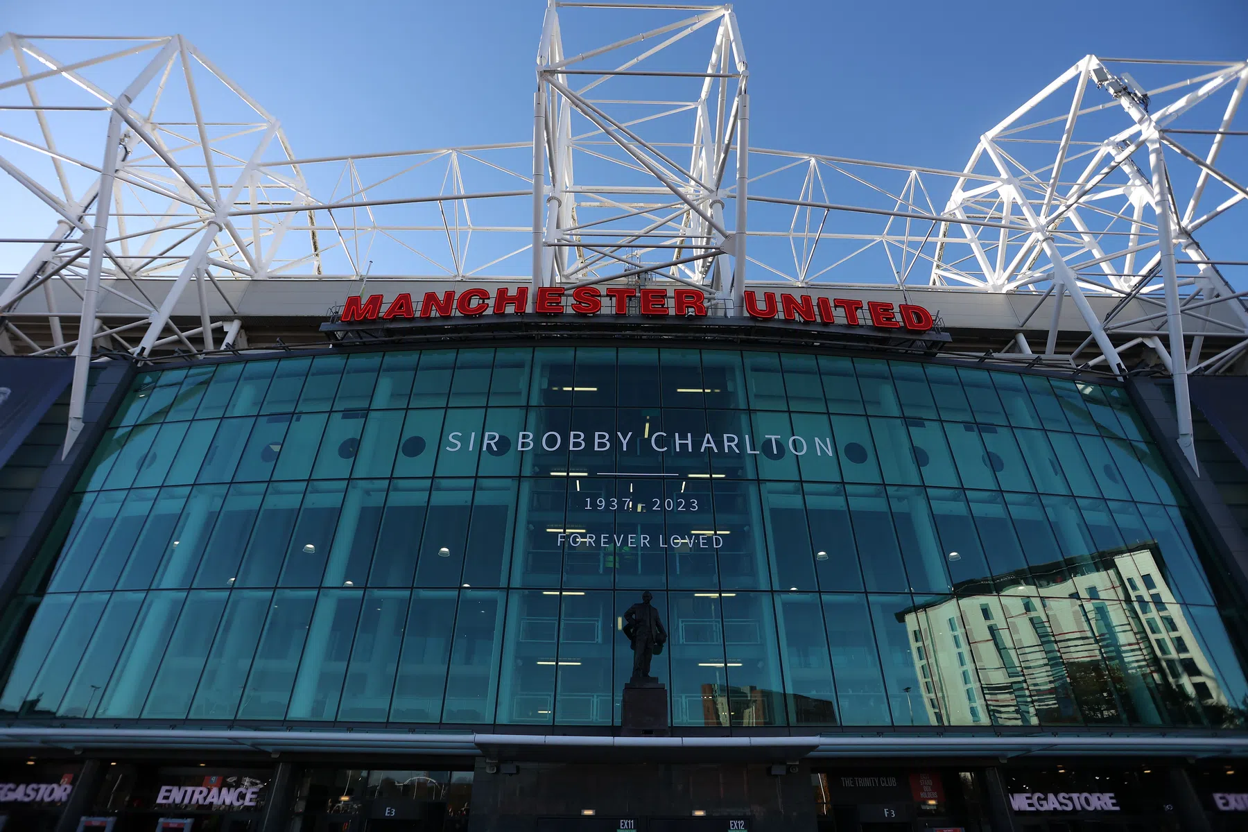 Manchester United denkt aan nieuw stadion