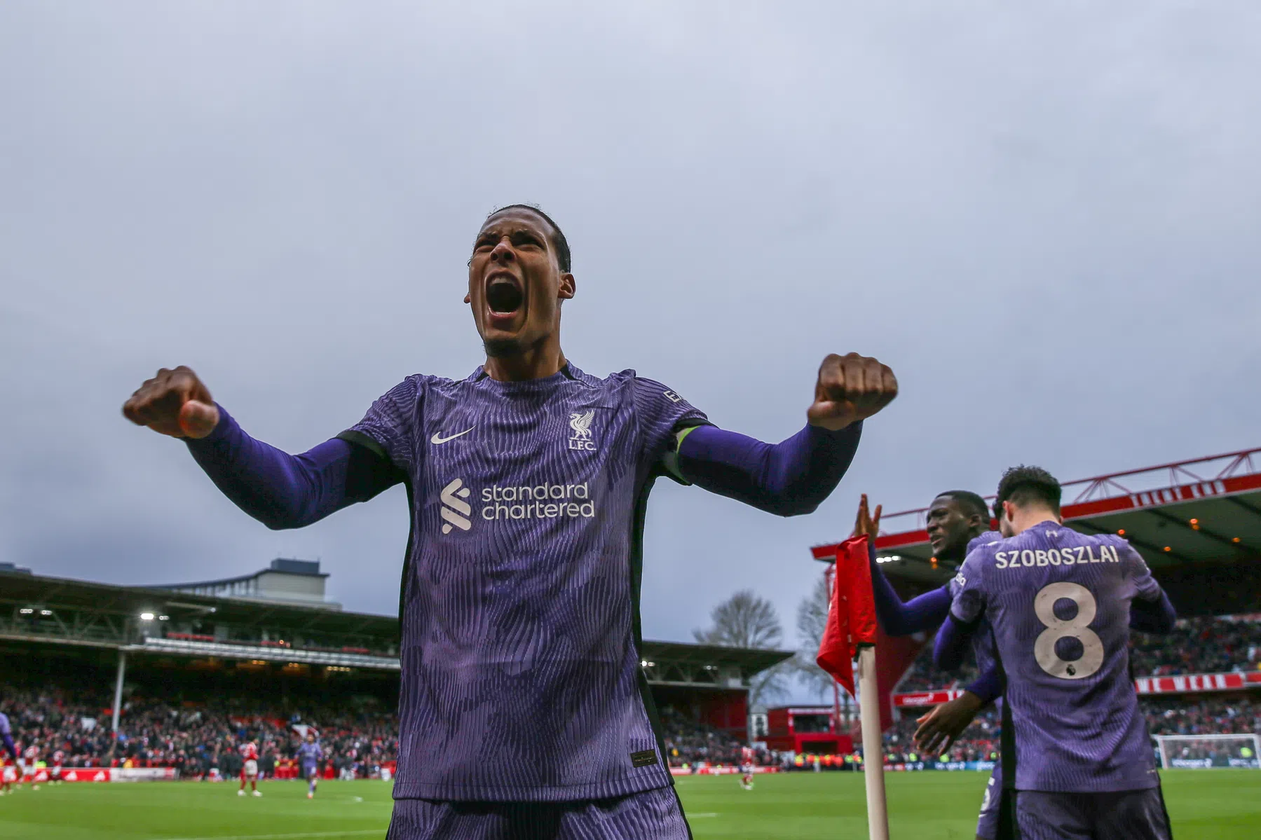 Van Dijk ontvangt opnieuw enorm compliment in Engeland