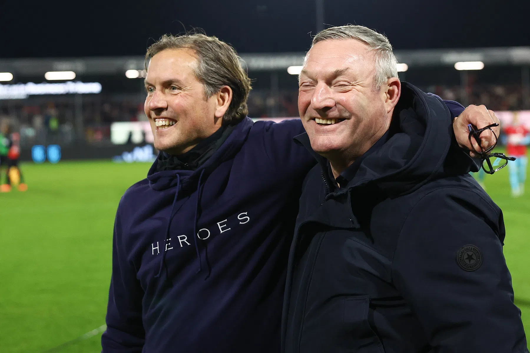 Jans hekelt grasmat en spel in Almere en geniet meest van laatste fluitsignaal