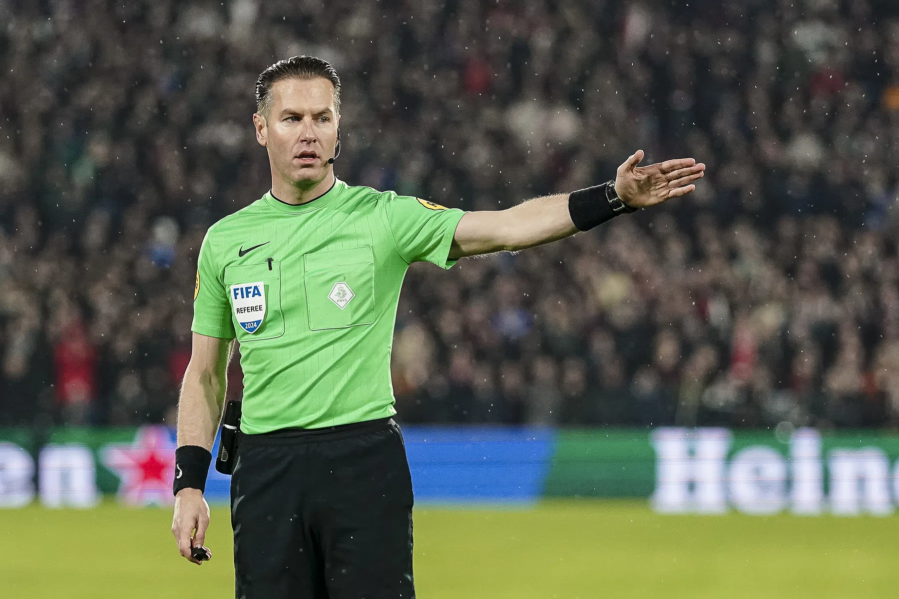 UEFA zet Makkelie op CL-clash tussen Barcelona en Napoli