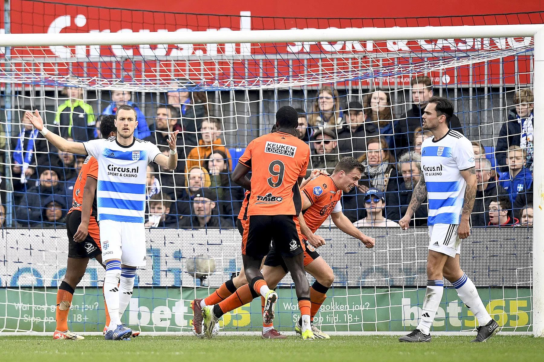 Hekkensluiter Volendam frustreert PEC ondanks prachtige tegengoal