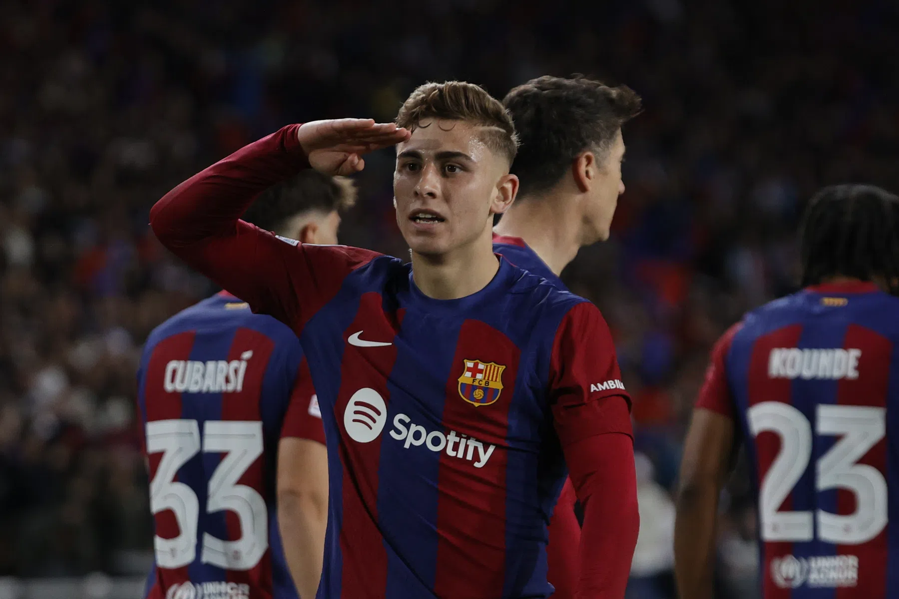 Jeugdig Barça bereikt kwartfinale na spektakelduel met Napoli