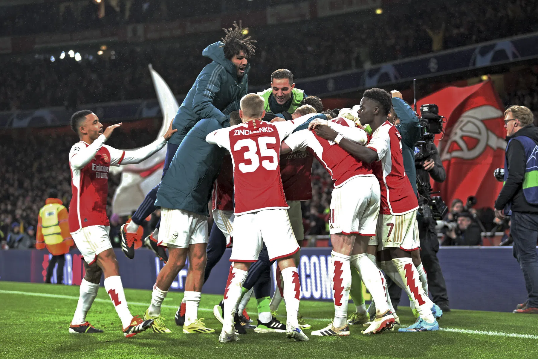 'Teamgeest' Arsenal geprezen: 'Met veel vertrouwen naar hol van de leeuw'
