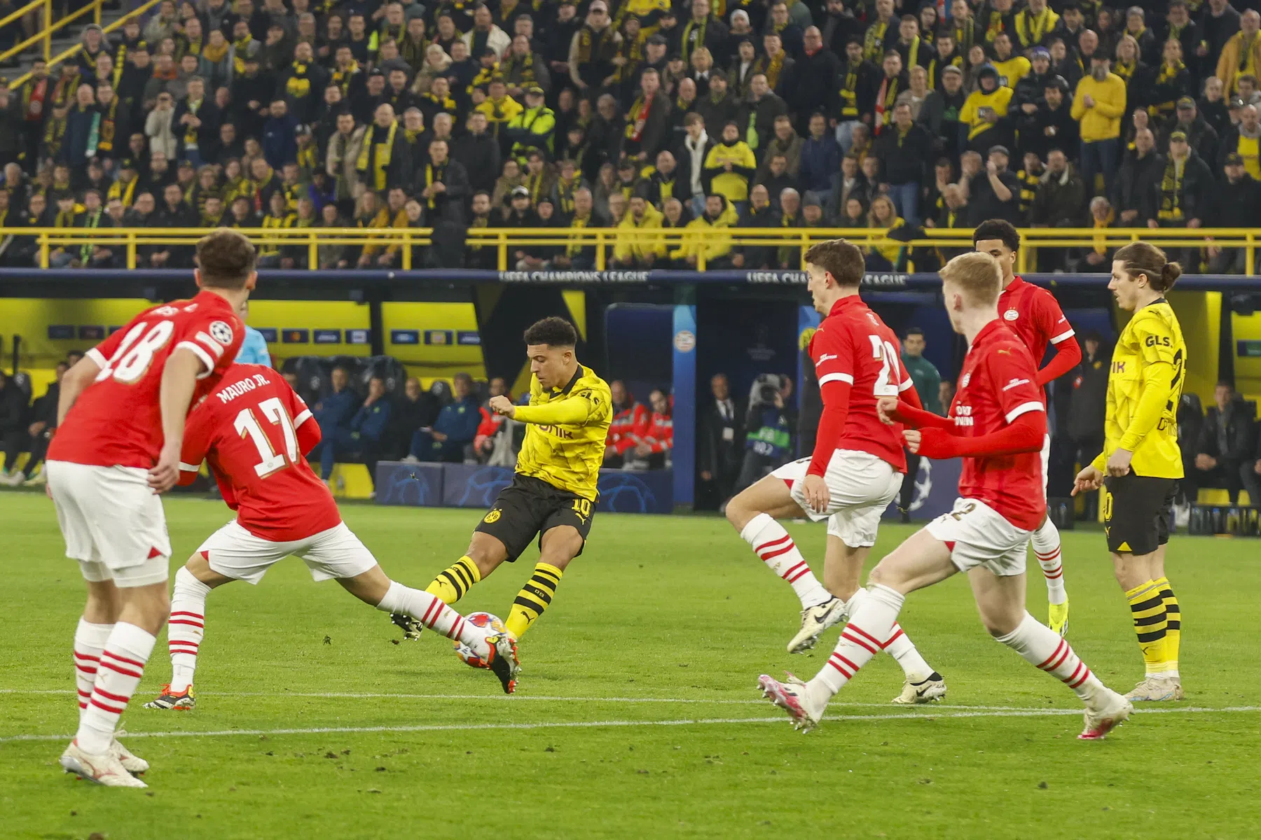 Dramatische start voor PSV: Sancho is los
