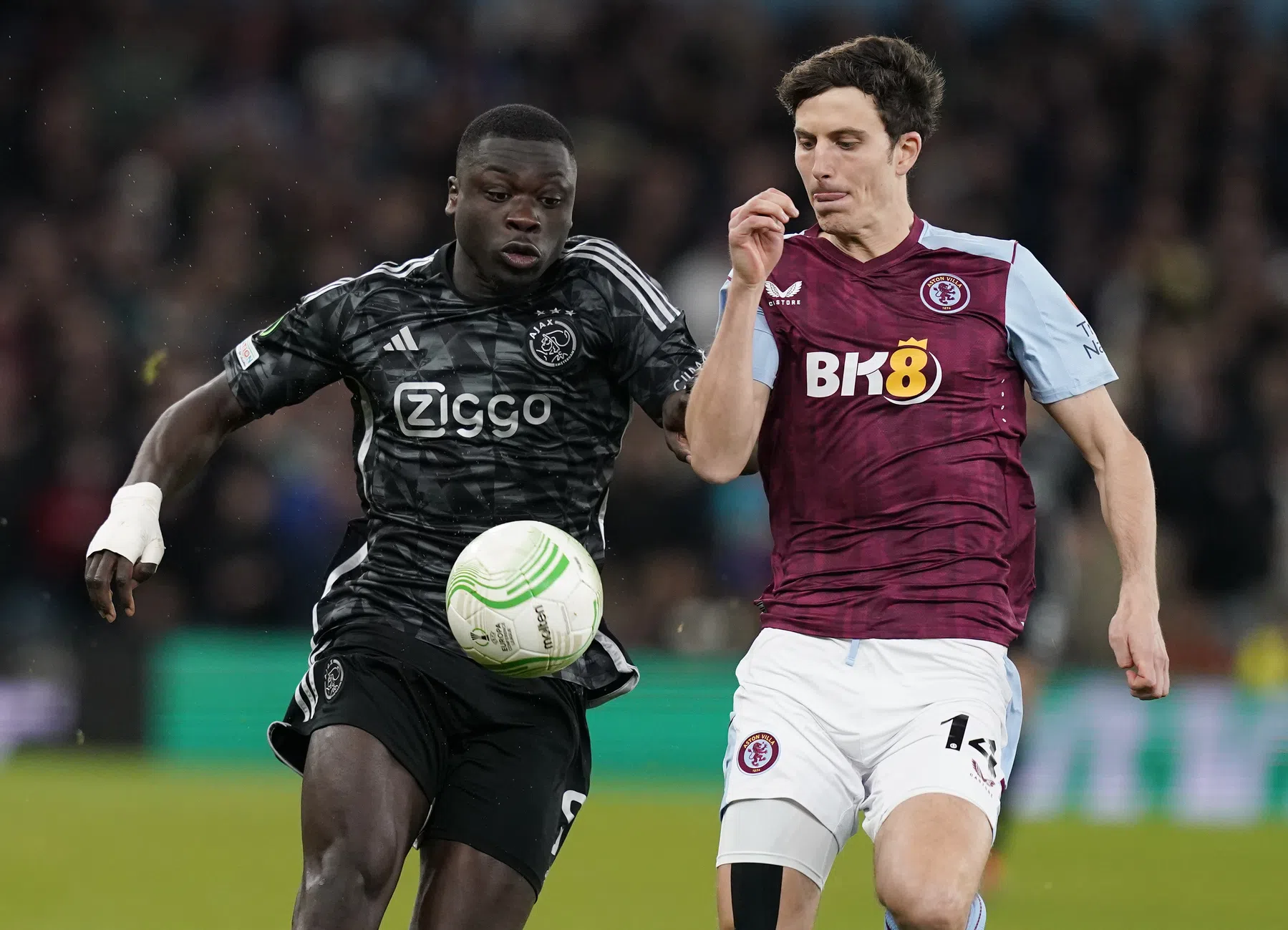Geïrriteerde Brobbey: 'Als je ziet wat voor fouten we achterin maken...'