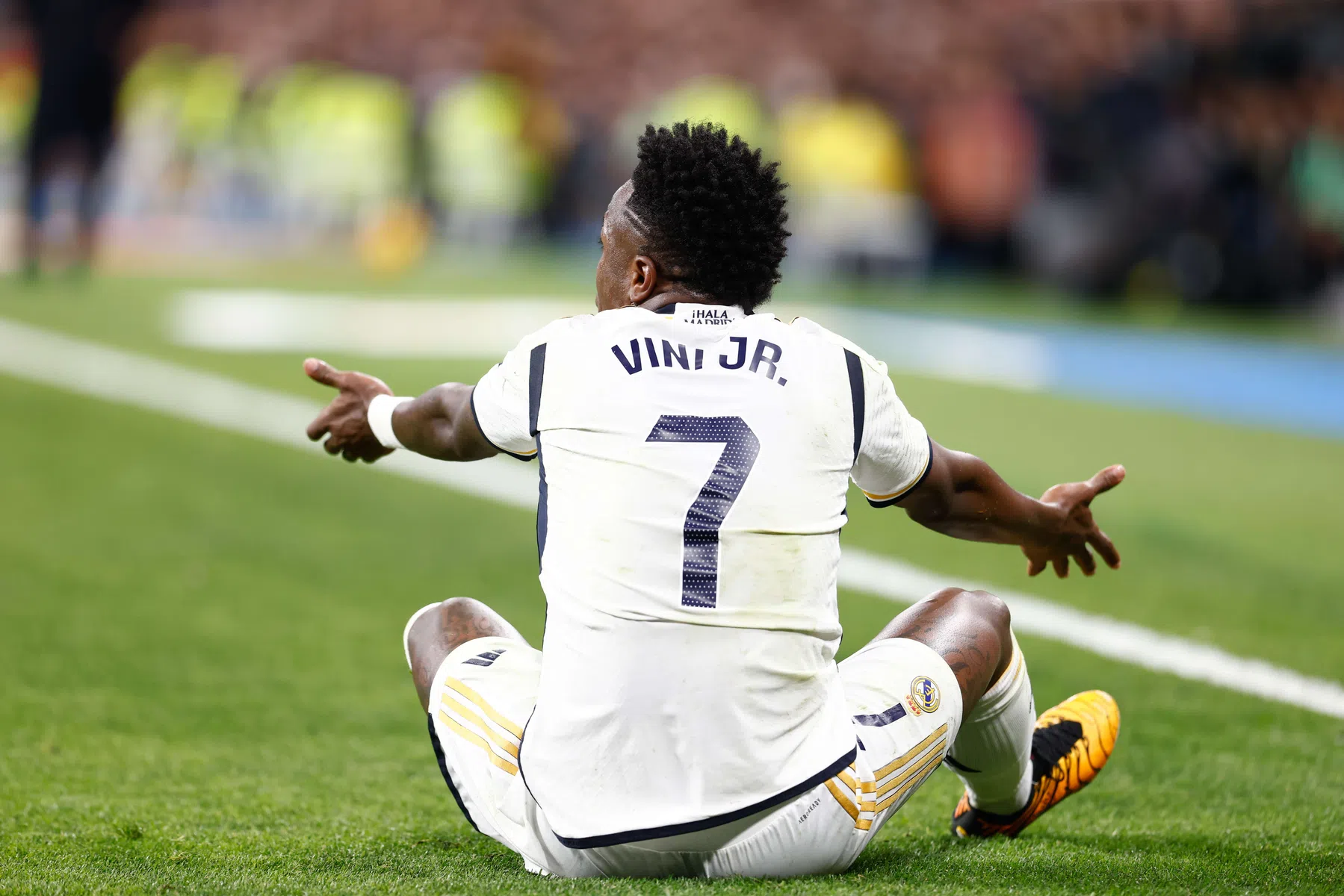 Vinícius Junior bijt van zich af na vermeend racistisch wangedrag Atlético-fans