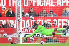 Thumbnail for article: Erik ten Hag en het mysterie van de vele schoten richting André Onana