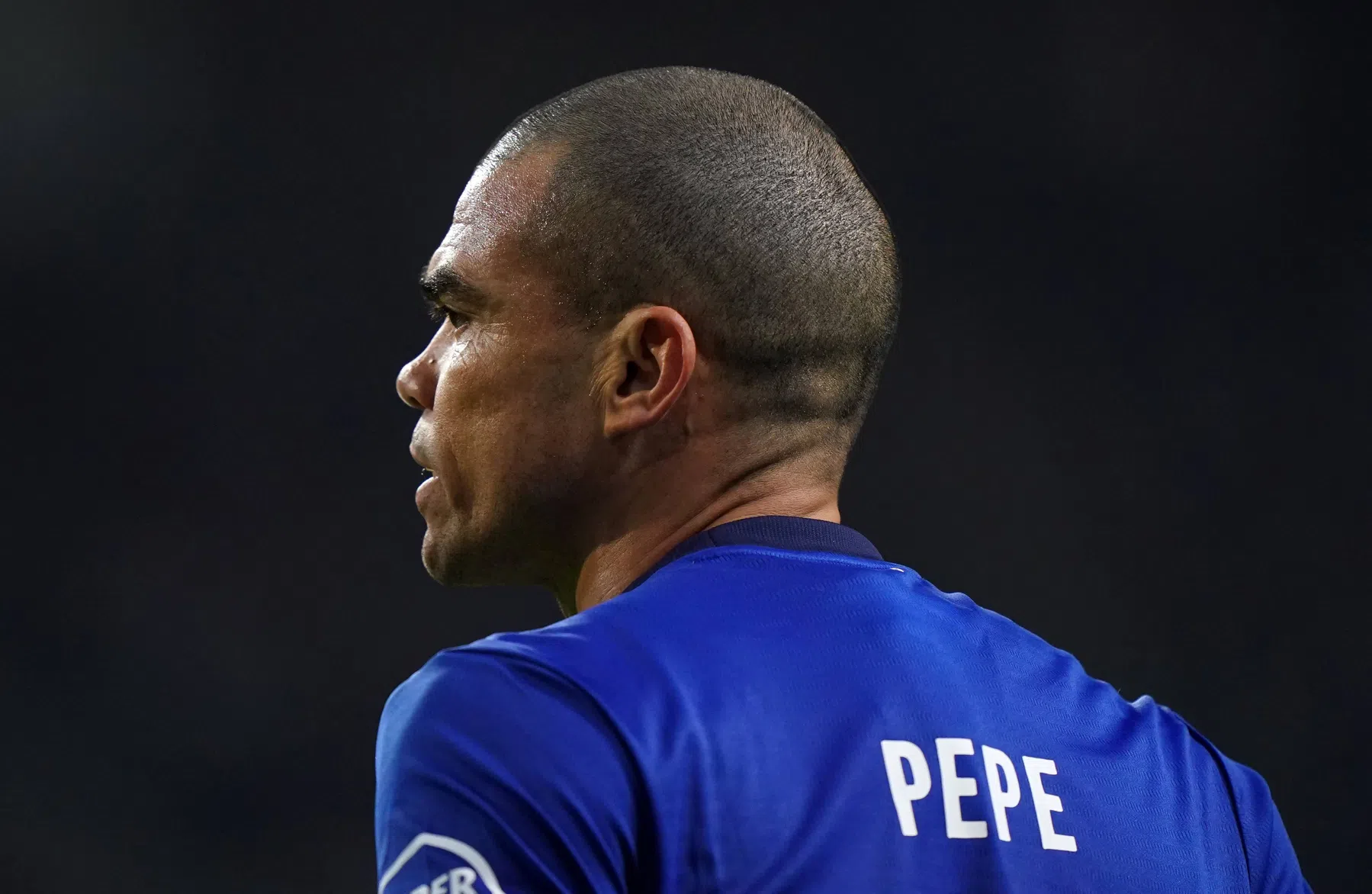Pepe wordt mede door Conceição gered na pijnlijke eigen goal