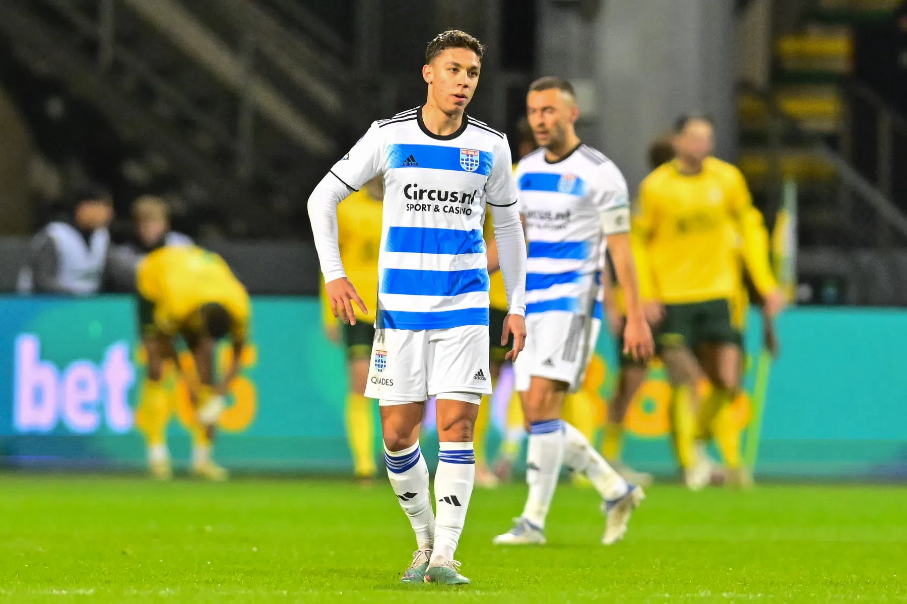 Geen strafschop, wel een tegengoal: woedend PEC onderuit bij Fortuna