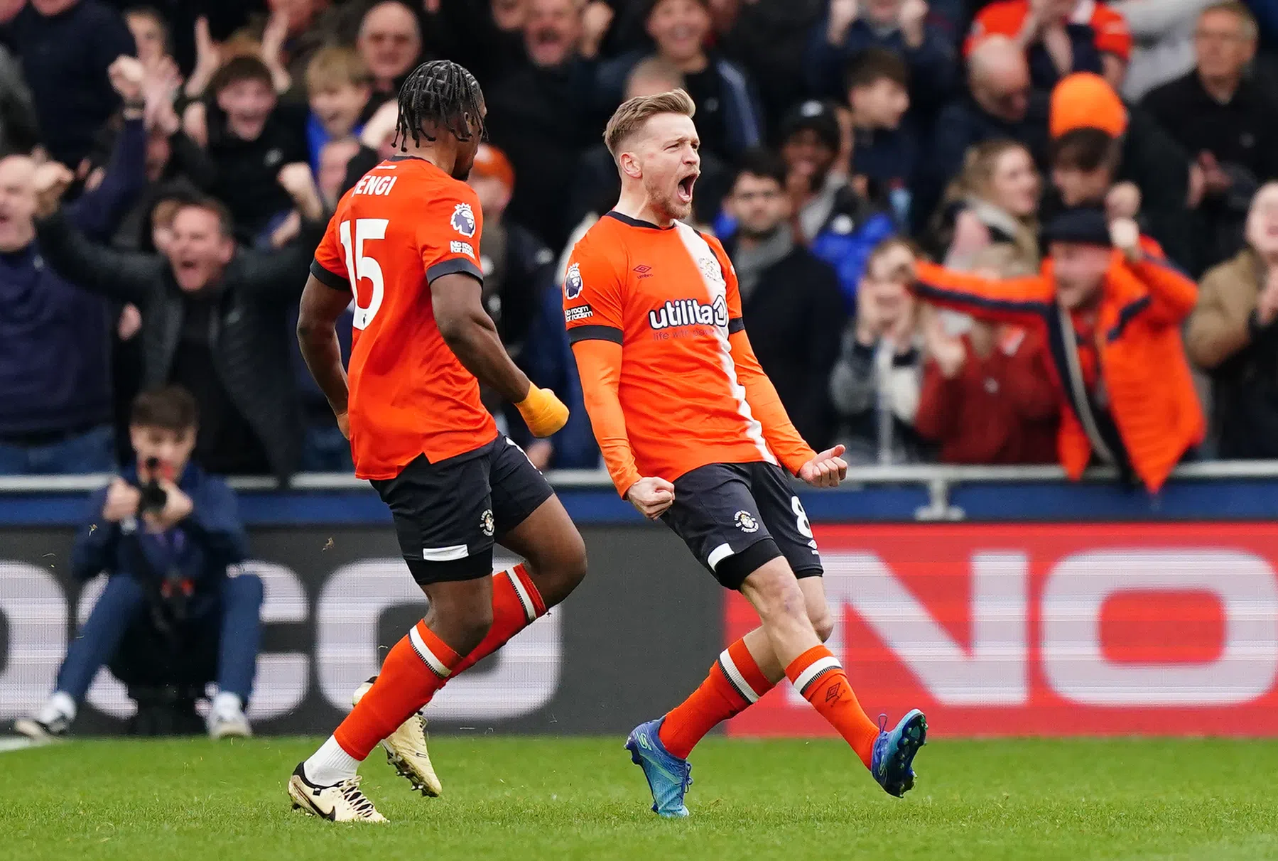 Een goal voor Luton op alle profniveaus: Luke Berry gaat de boeken in 