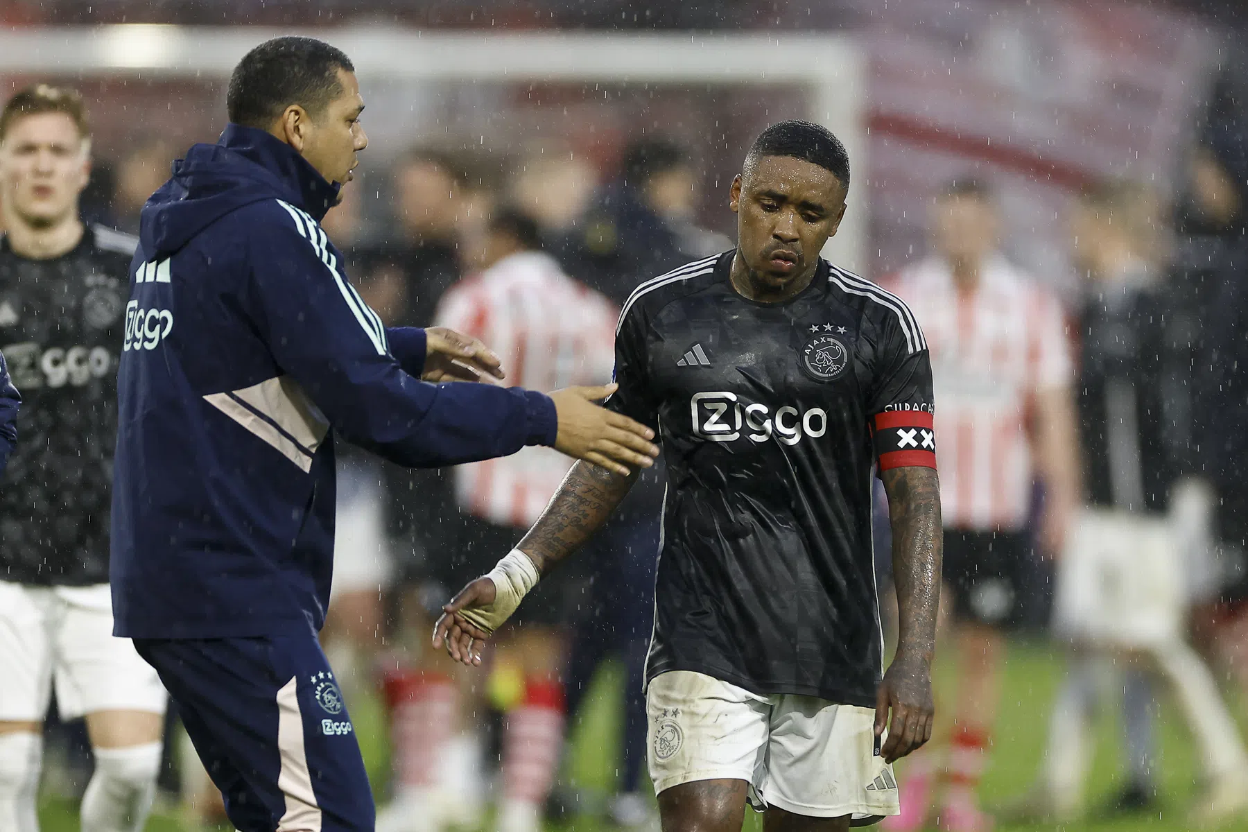 Bergwijn uit zijn frustraties: 'Zo ga je geen goals maken'