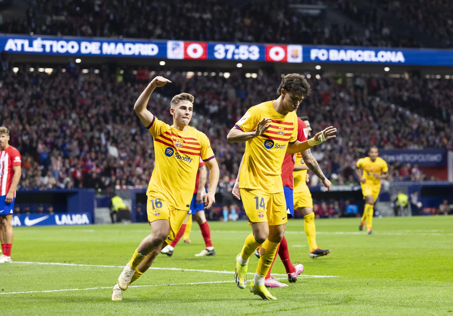 Pikante hoofdrol voor João Felix bij riante zege Barça op Atlético