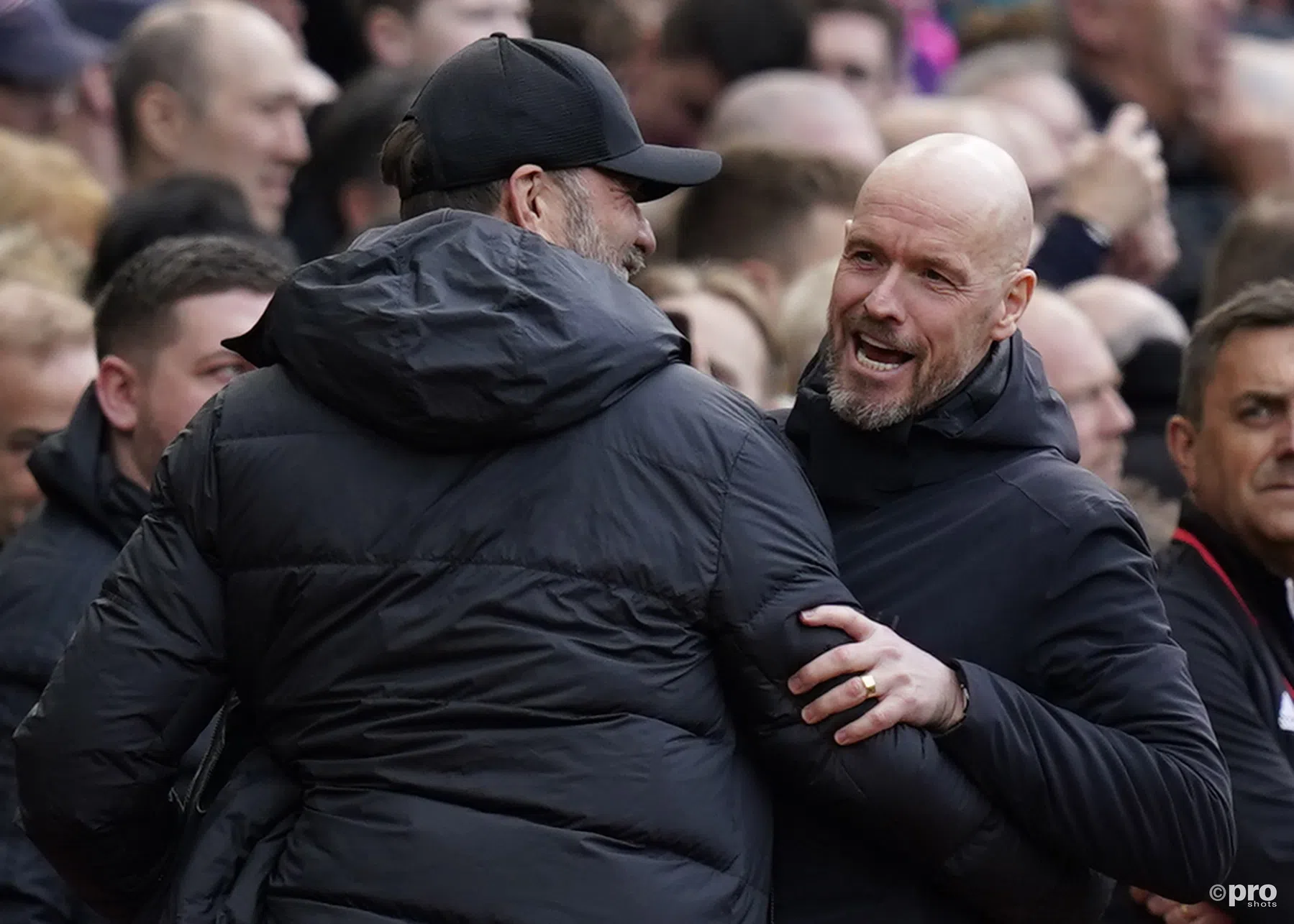 Ten Hag blijft in race voor prijs na triomf in onvergetelijk gevecht met Liverpool