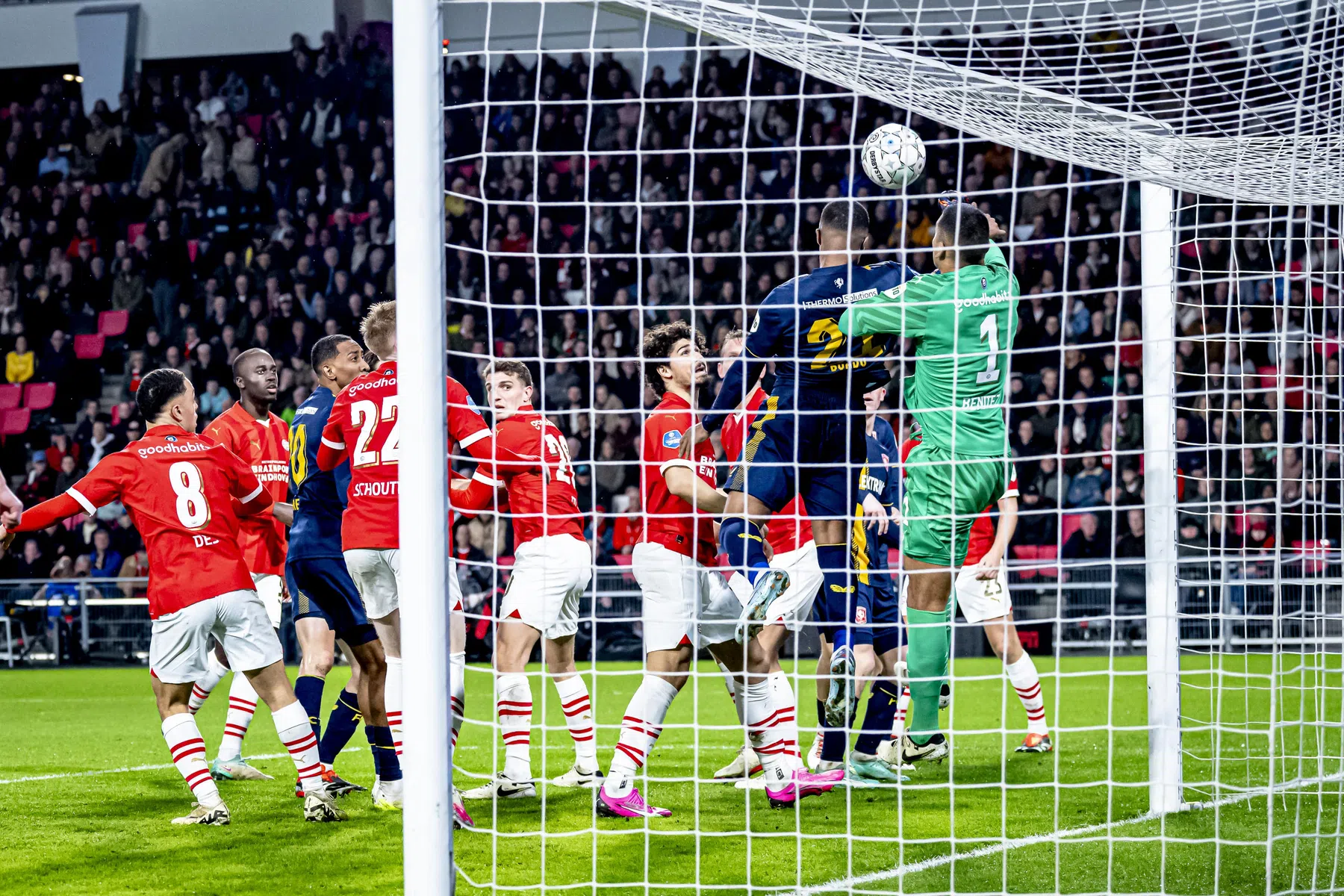 Ergernis over afgekeurde goal Boadu: 'Kooij is een heel slechte arbiter'