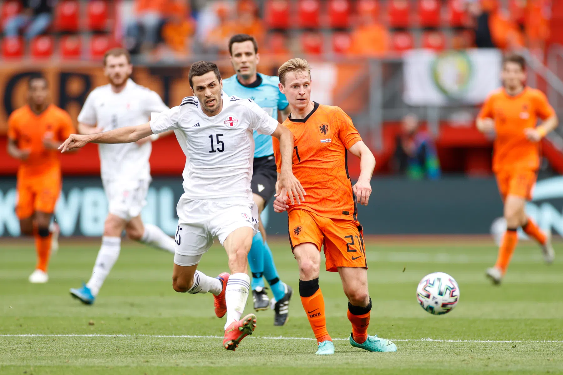 Oude bekende uit België fluit oefenduel Oranje met Schotland