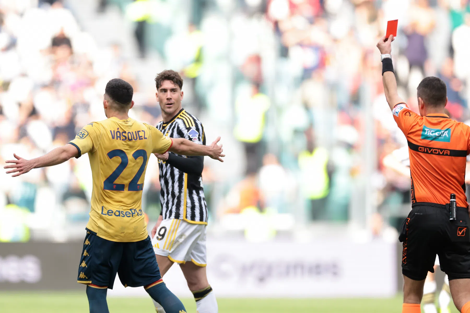 'Rode kaart tegen Genoa kost Vlahovic een fortuin'