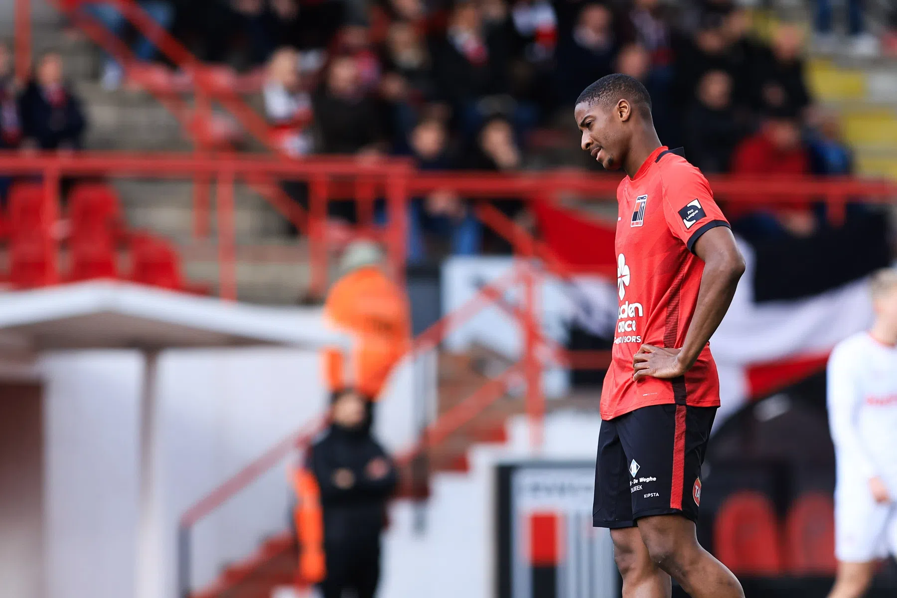 Onverbiddelijk: op staande voet ontslagen in België na foto in vijandig shirt