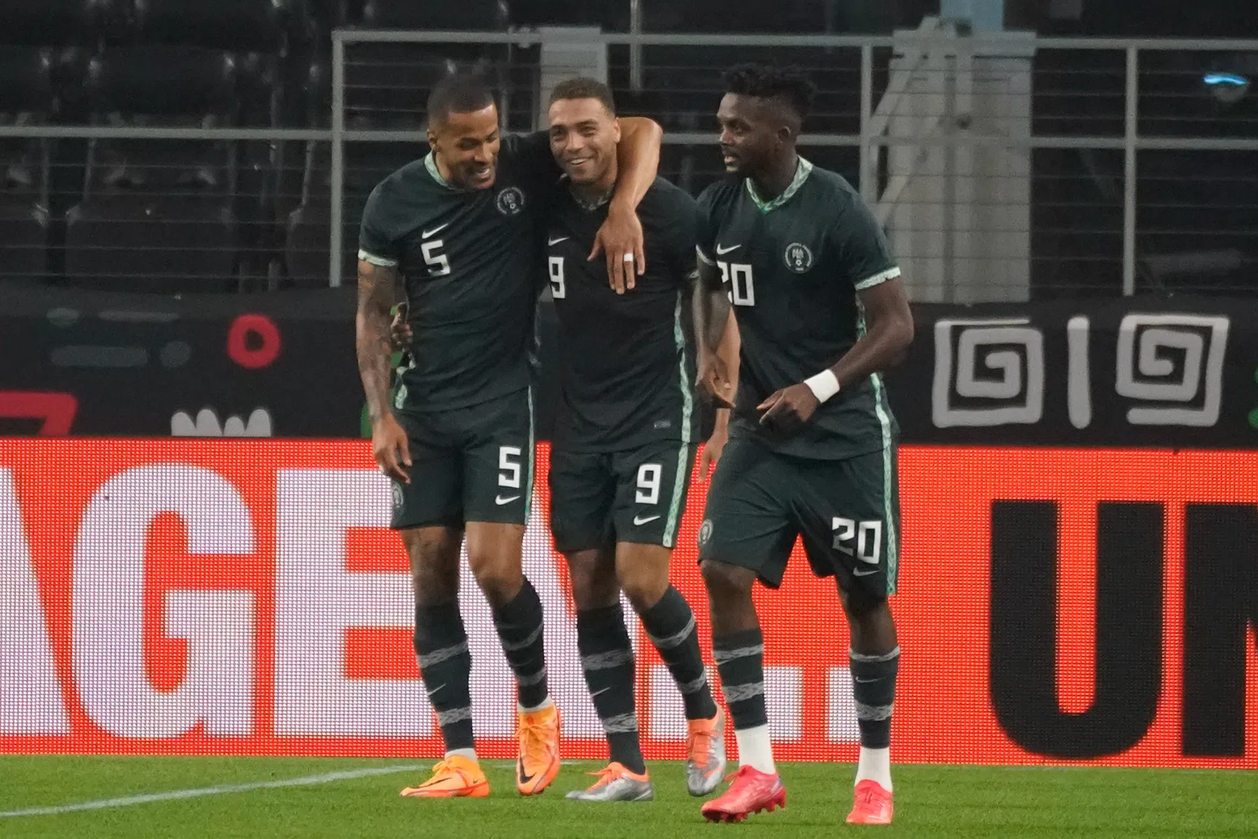 Dessers vult leegte Osimhen met succes bij Nigeria