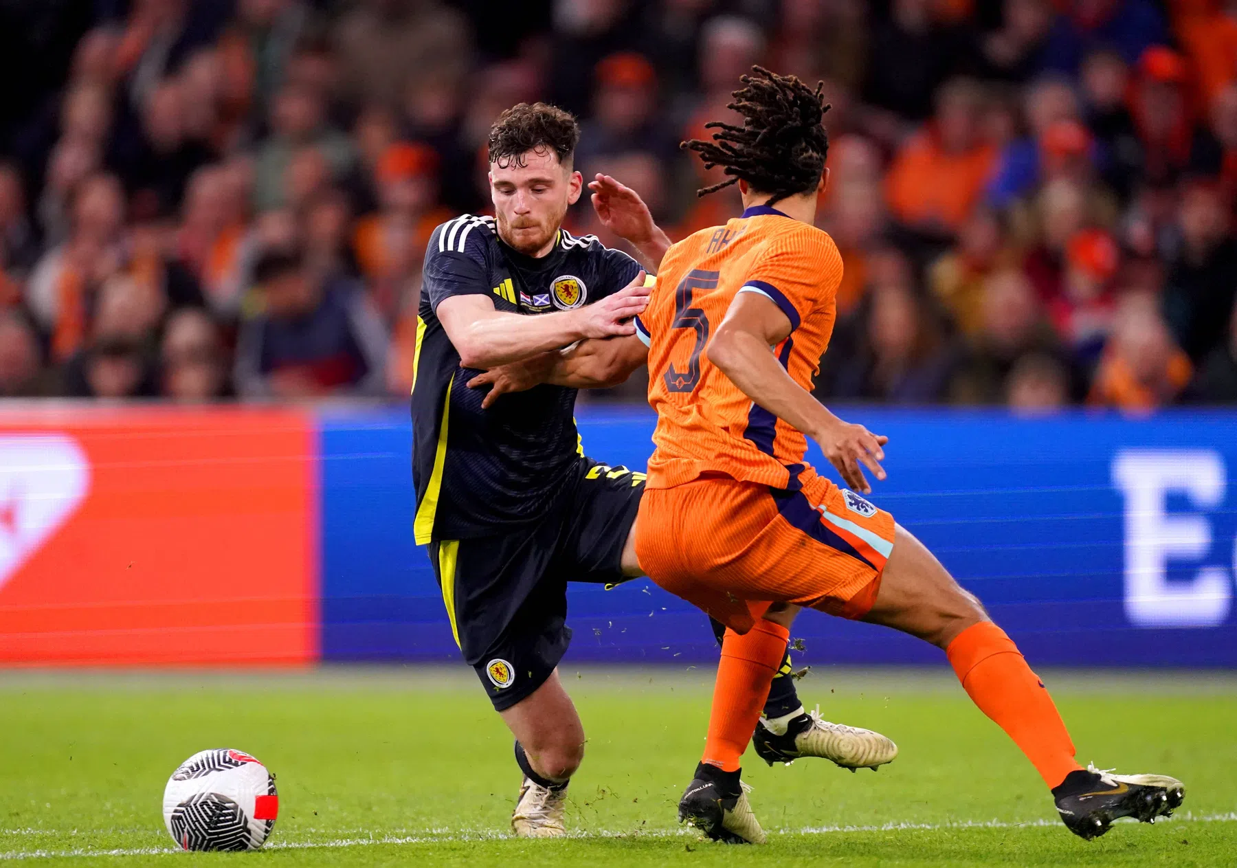 Oranje laat Schotten in verwarring achter: 'Ongelooflijk'