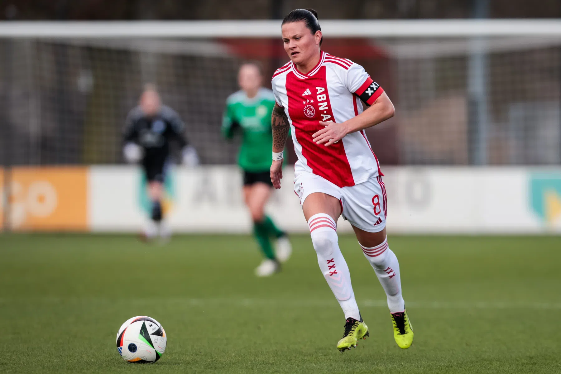 Opstand in vrouwenvoetbal: 'Betaald voetbal is betaald worden'