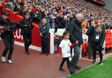 Thumbnail for article: Ongeneeslijk zieke Eriksson in tranen bij prachtig You’ll Never Walk Alone