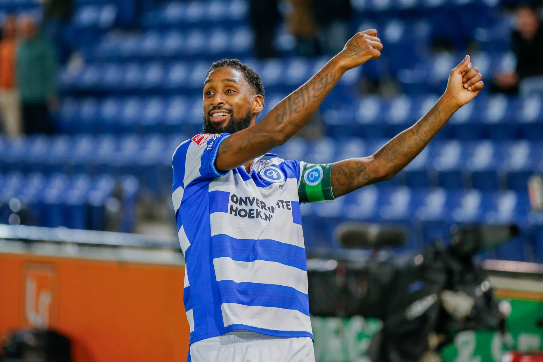 Fortes ziet sjaals met 'kutamateurploeg': 'Ik heb er zelf een thuis, haha'