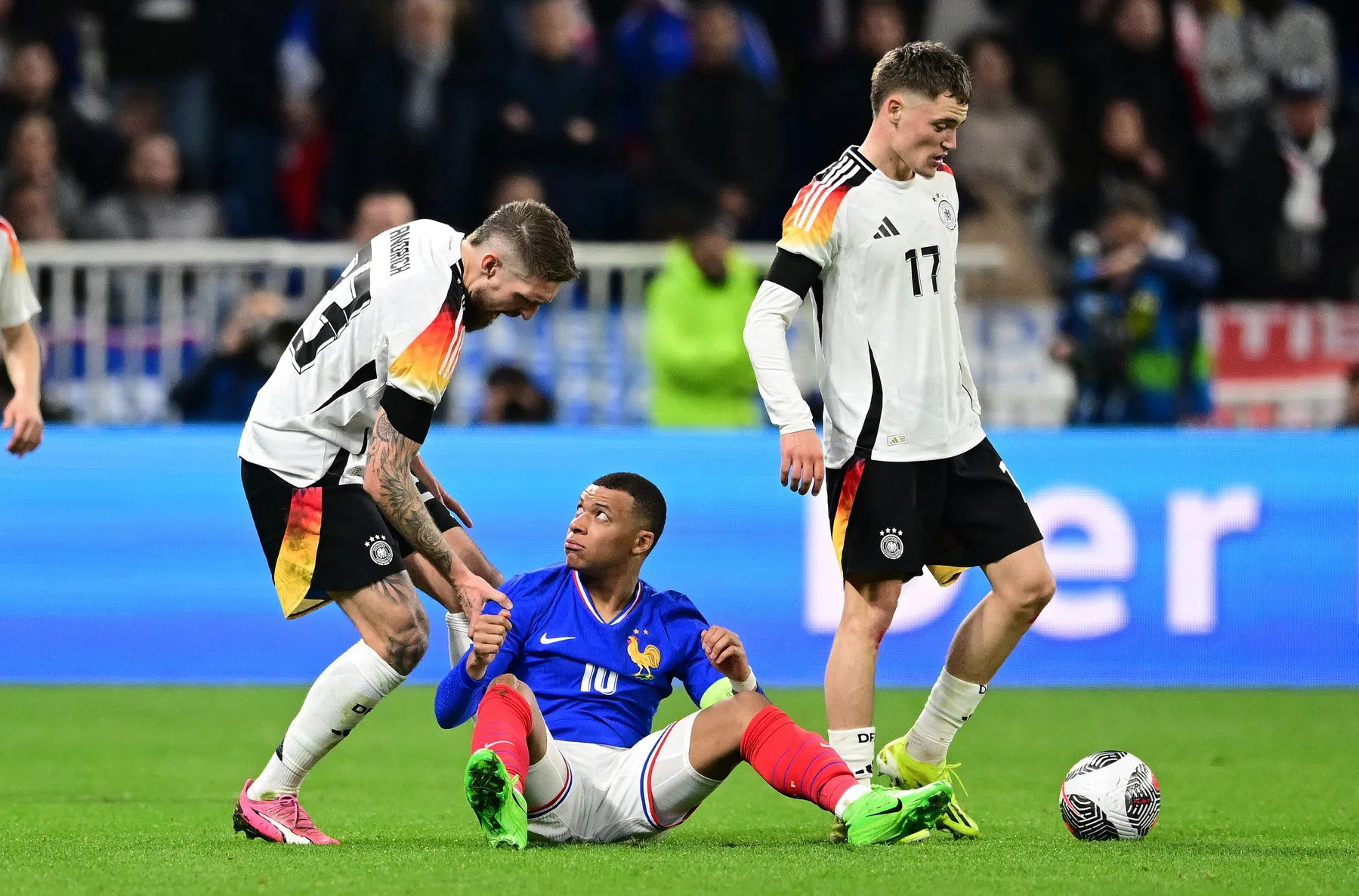 L'Équipe oordeelt keihard en deelt maar twee voldoendes uit aan Franse elftal