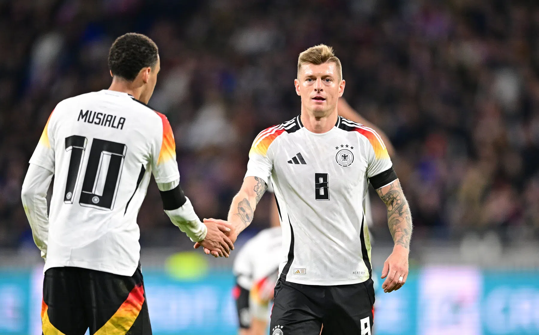 Kroos oogst lof bij terugkeer in Die Mannschaft: 'Hij was ongelooflijk'