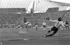 Thumbnail for article: Finalisten van '74 op uitnodiging van KNVB aanwezig bij Duitsland-Nederland