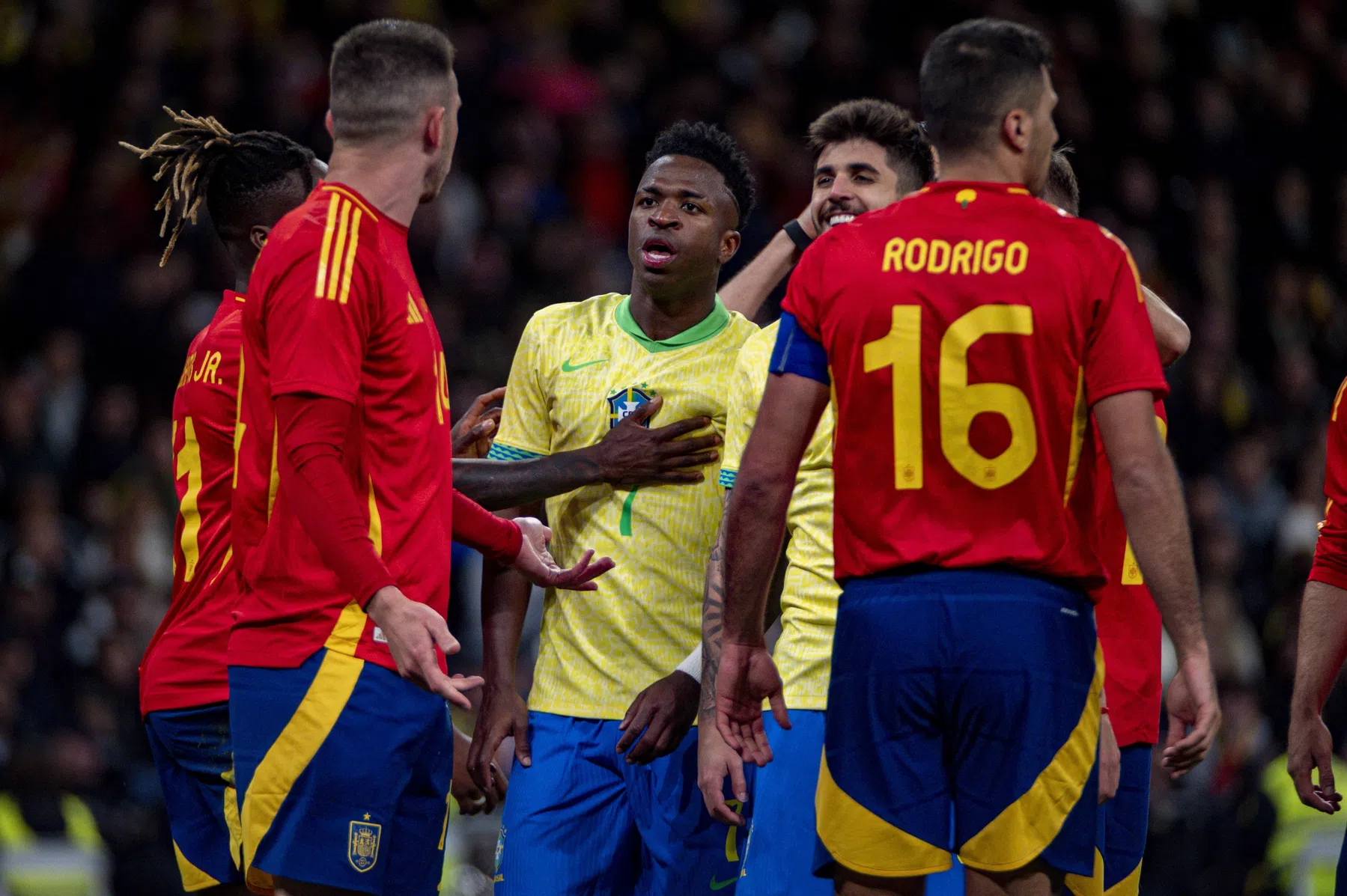 Laporte steekt de draak met Vinícius, bondscoach hekelt uitfluiten Morata