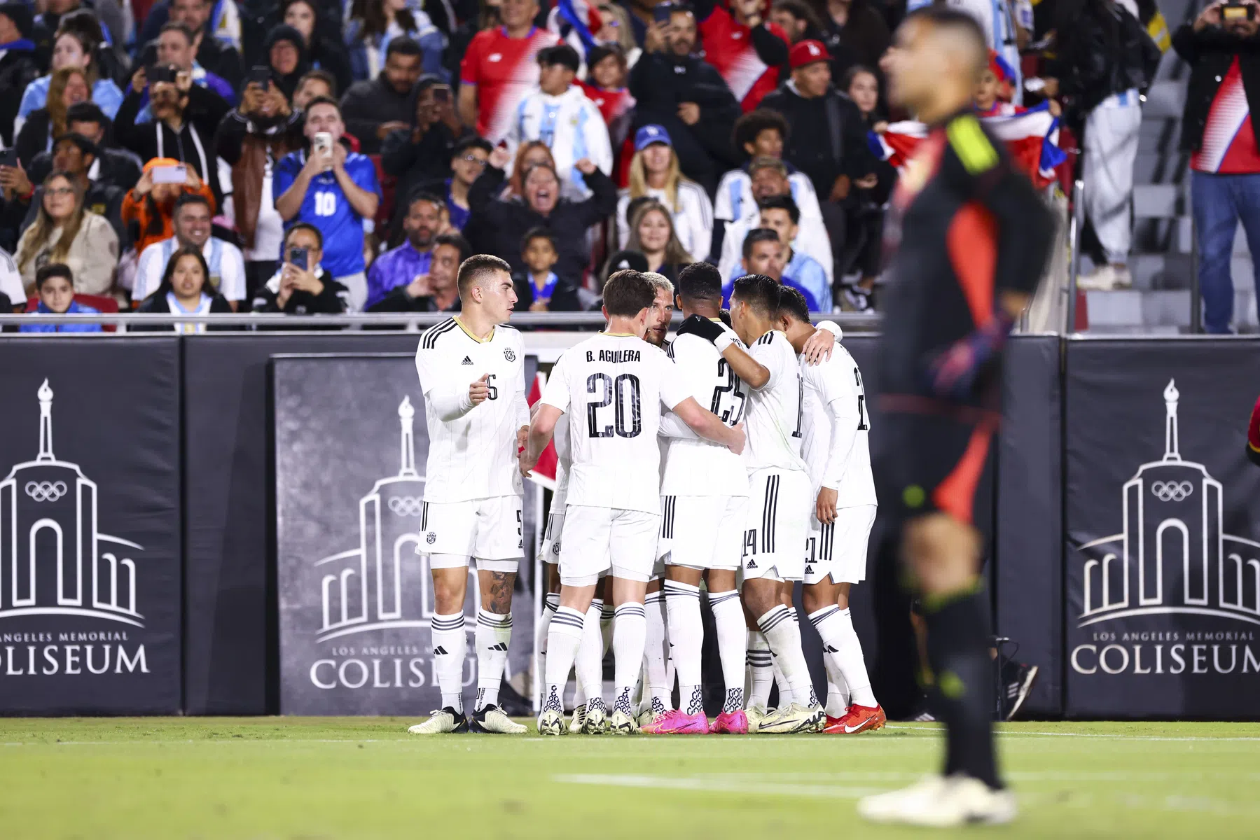 Benítez beleeft succesvol debuut met Argentinië ondanks goal Ugalde