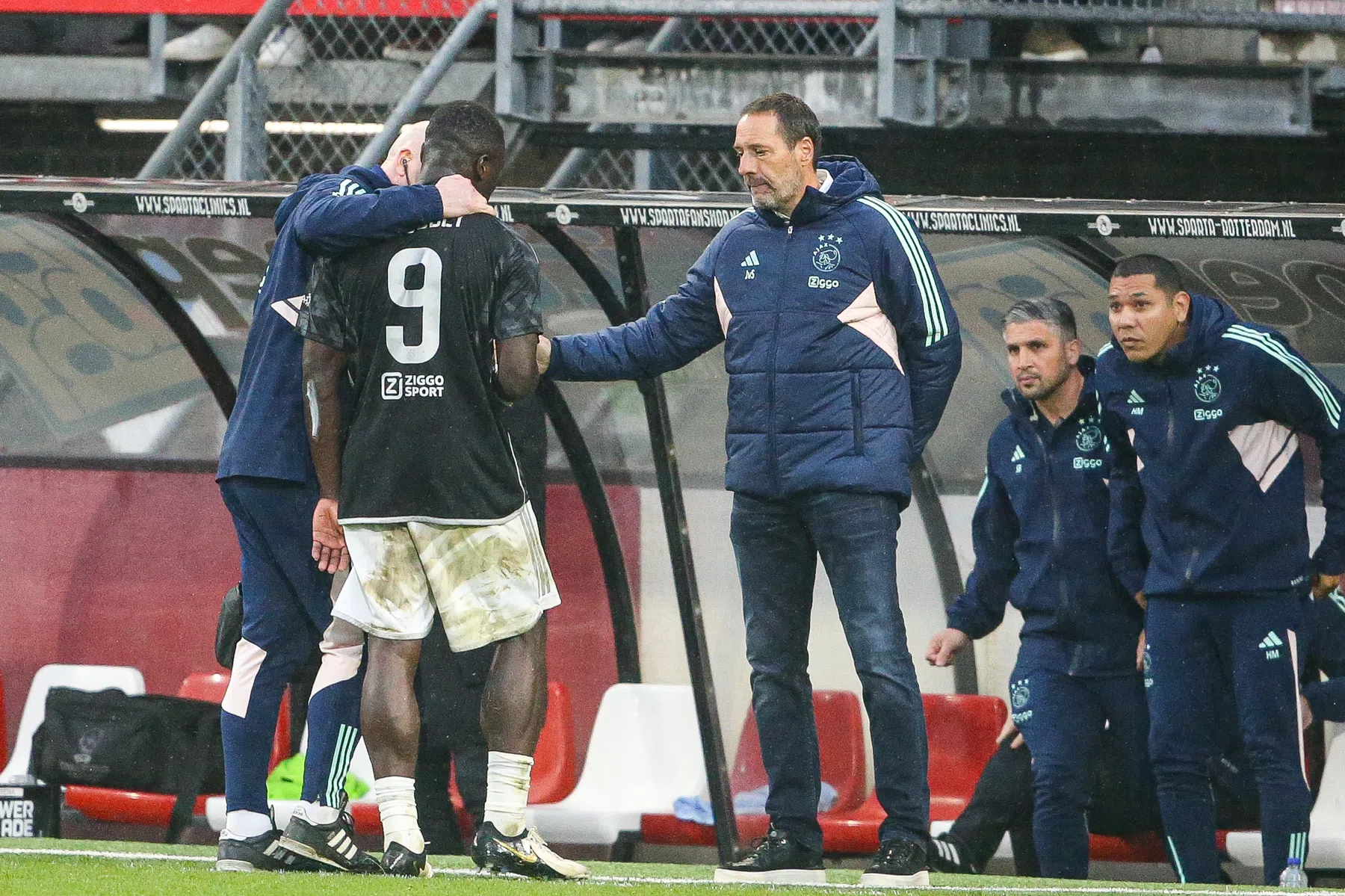 Van 't Schip licht overwegingen rondom Brobbey toe: 'Je weet dat het fout kan gaan'