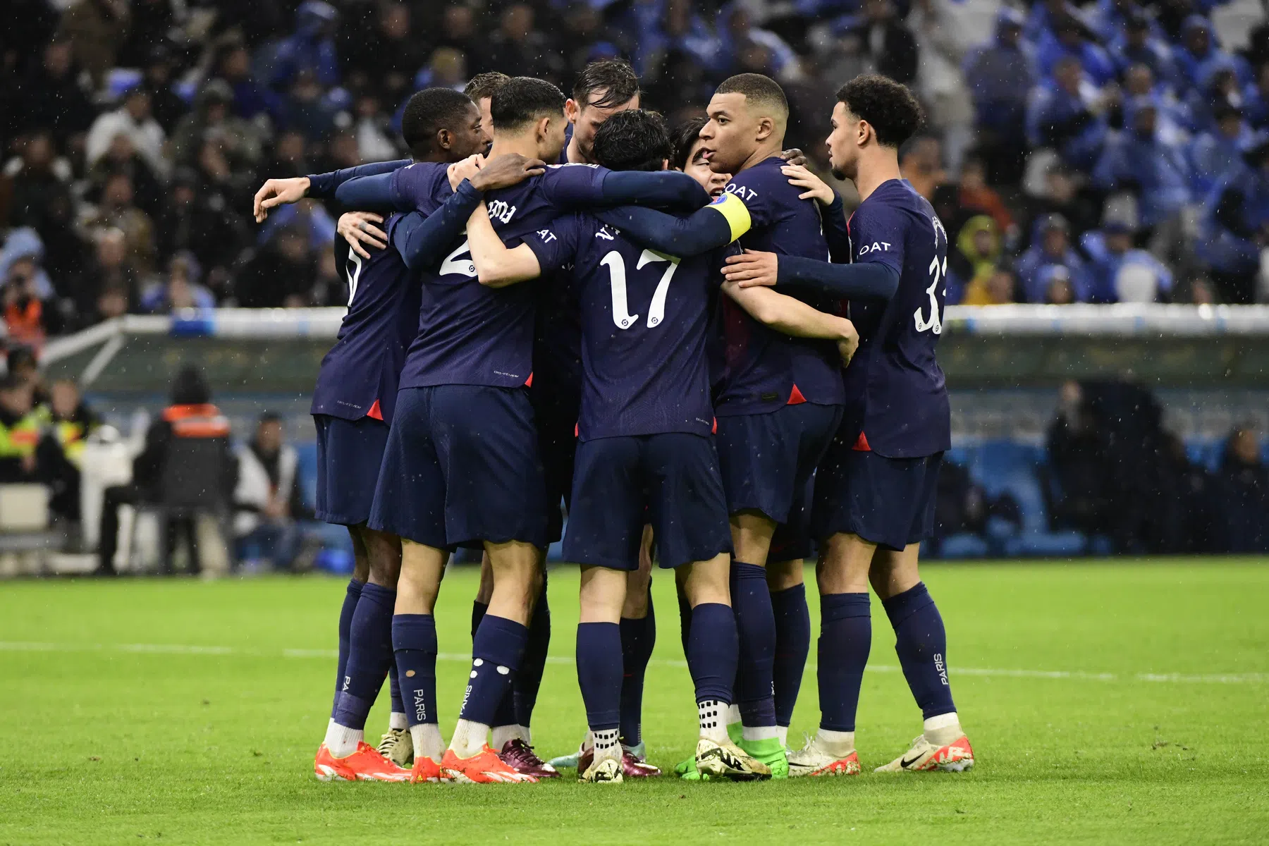 PSG countert met tien man naar overwinning in Franse klassieker 