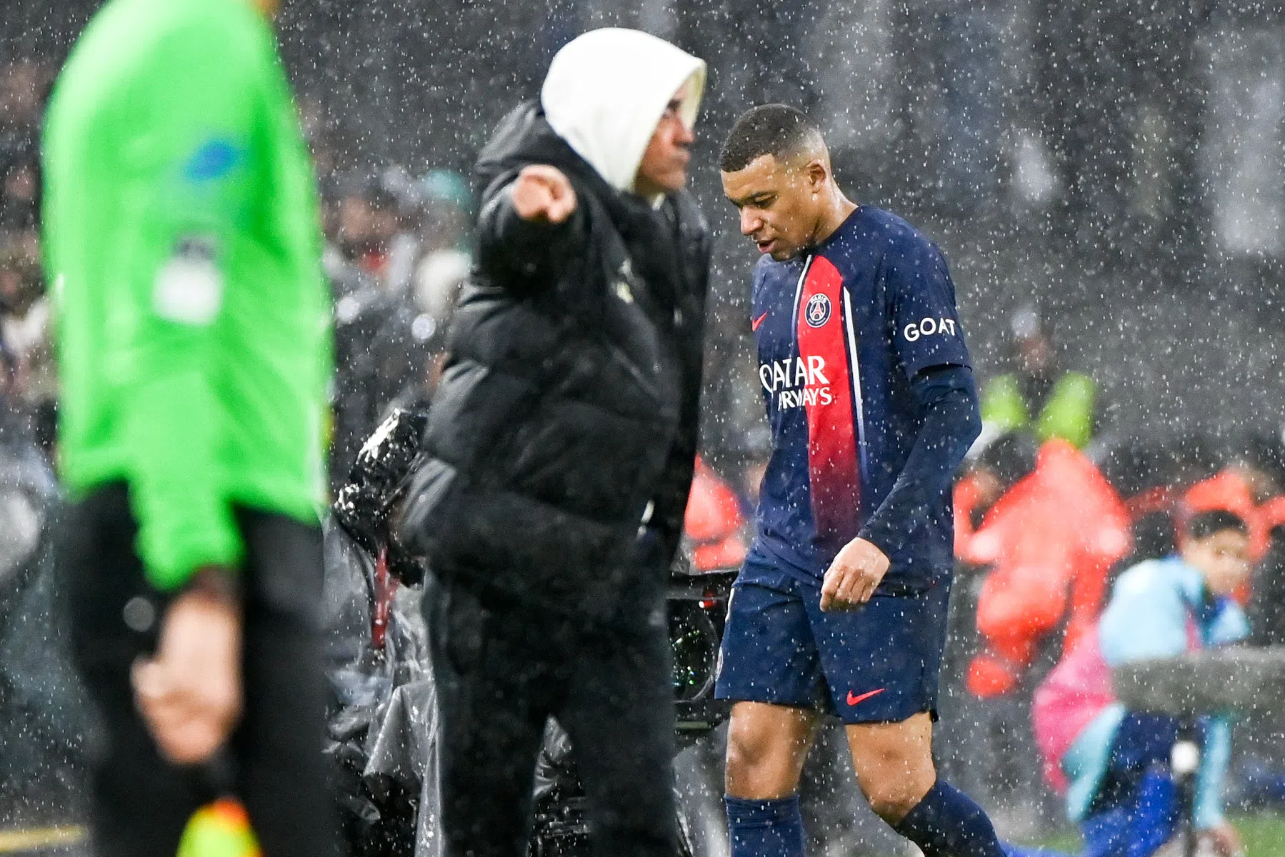 Enrique wordt moe van vragen over opnieuw gewisselde Mbappé