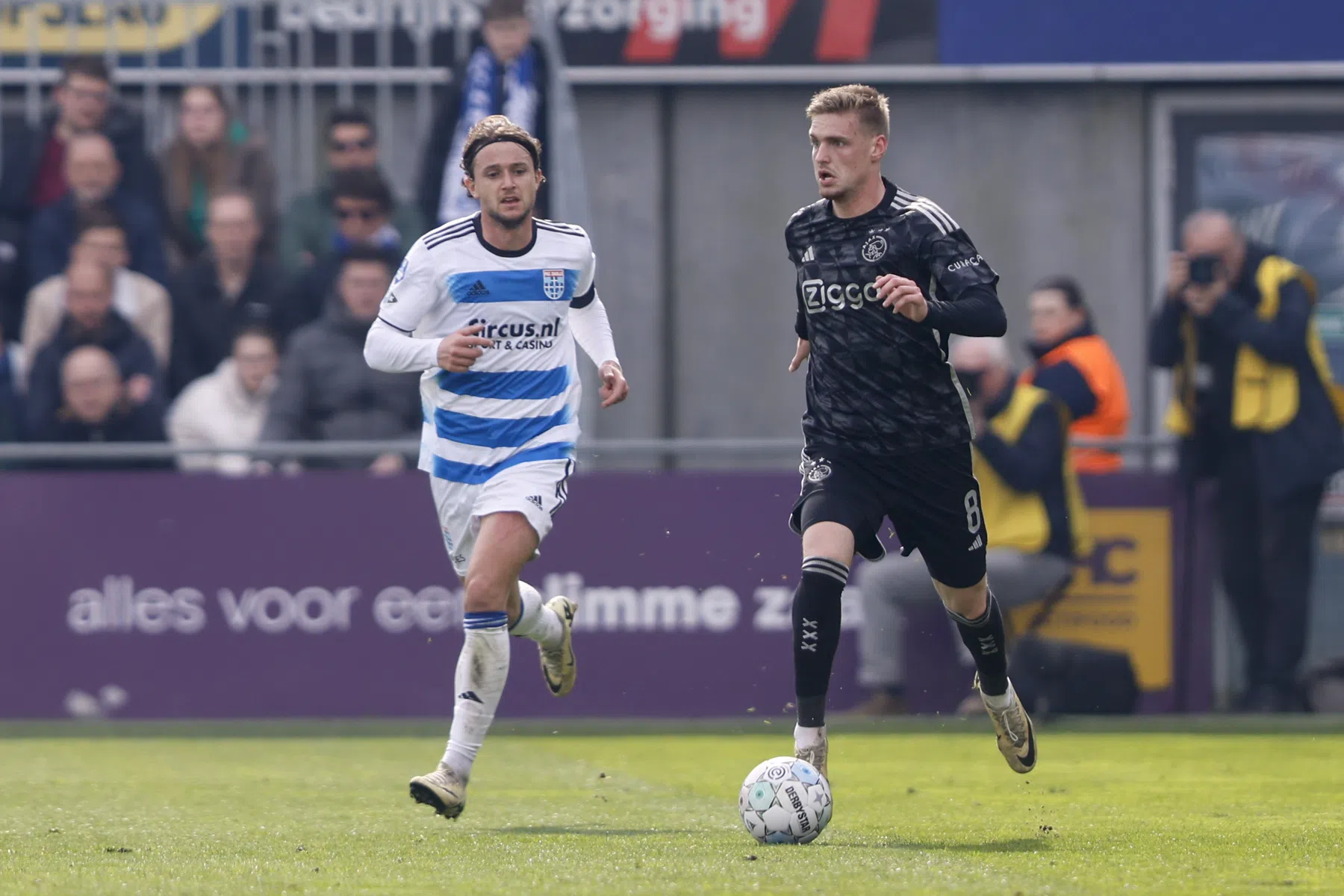 Van 't Schip verklaart keuze voor wingbacks Taylor en Hlynsson