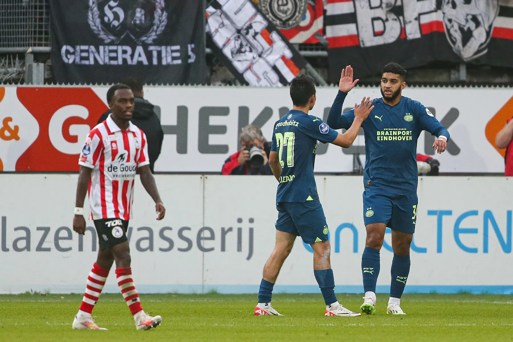 PSV mist Lozano en Saibari in Rotterdam