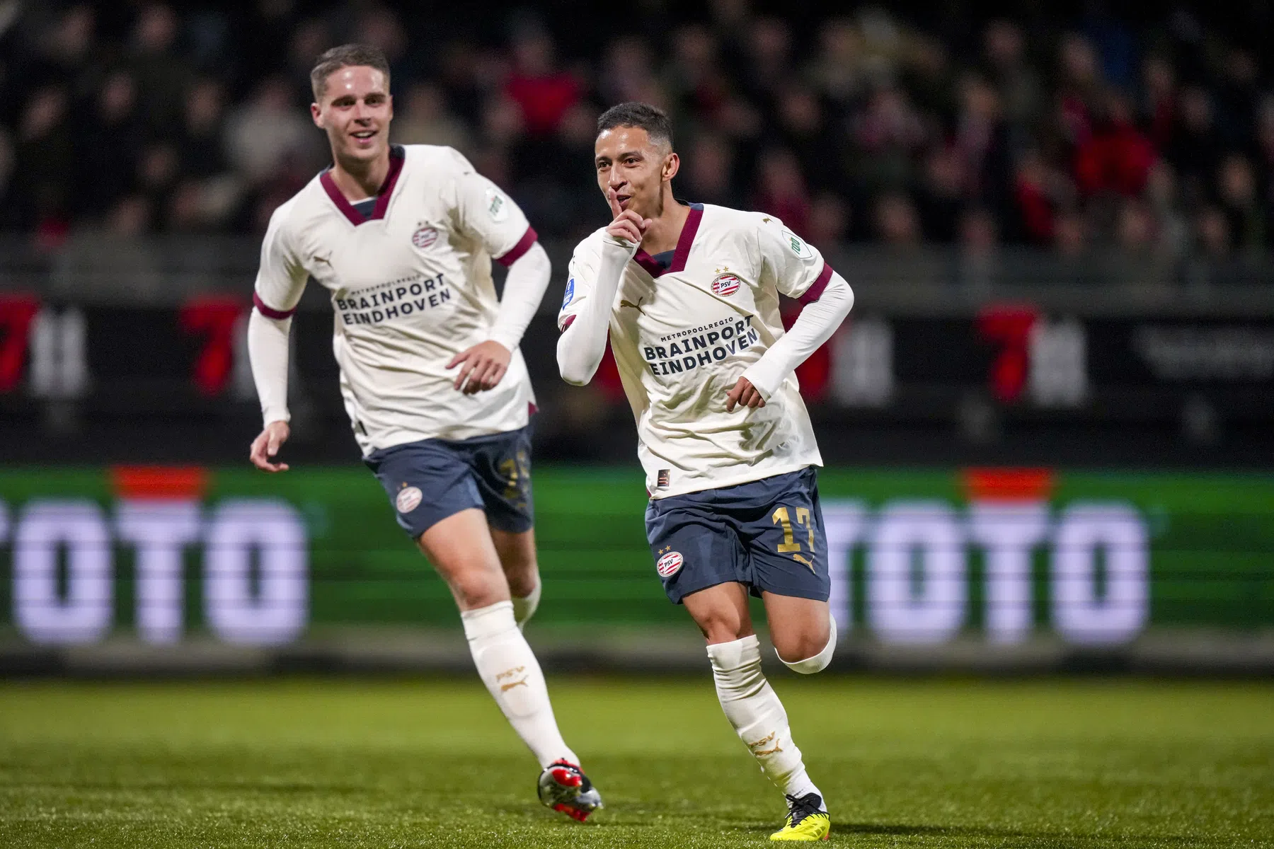 Bosz in nopjes met 'pitbull' Mauro: 'Niet alleen door zijn goal'